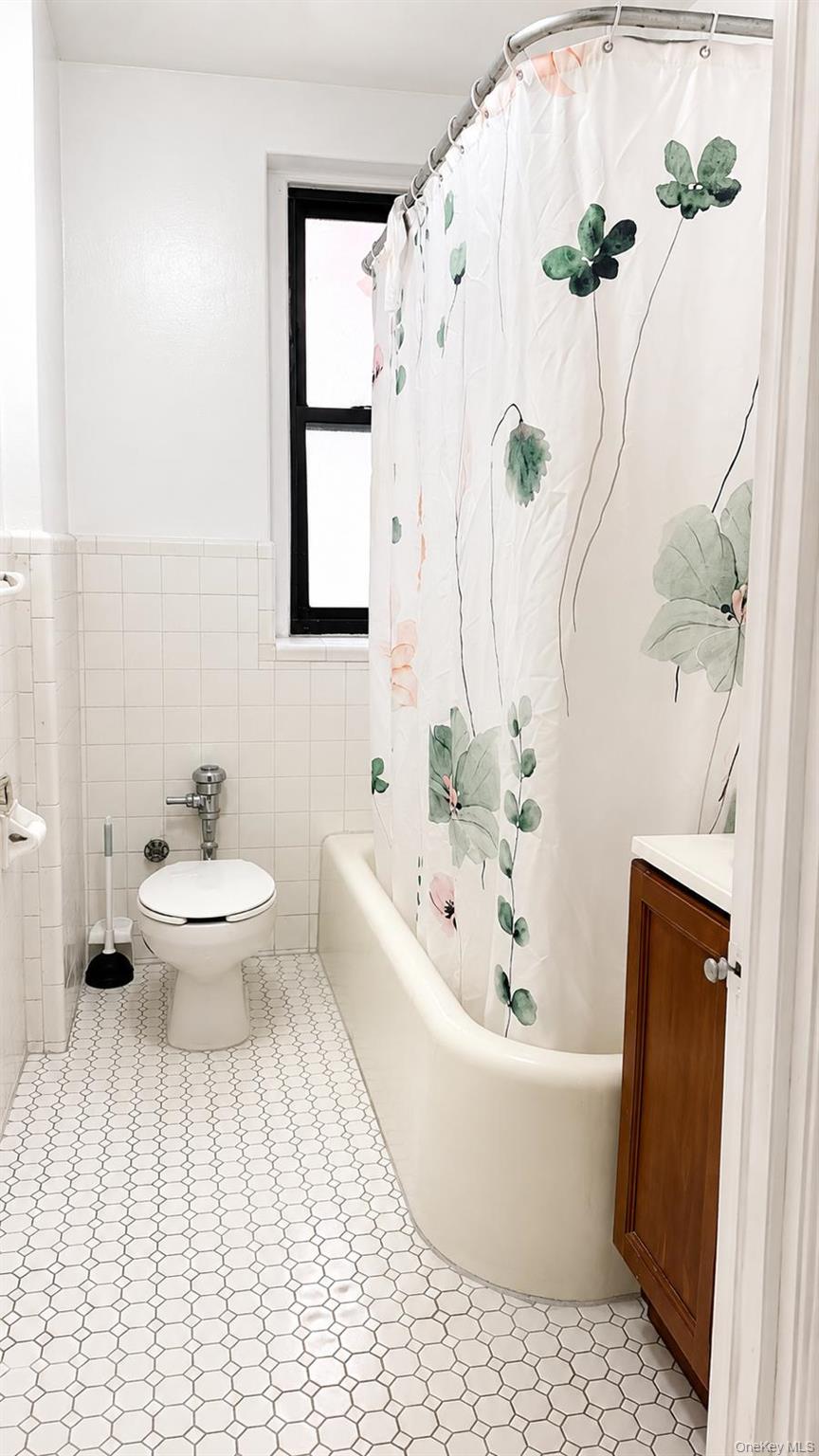 3396 Wayne Avenue, Unit D22 photo 3