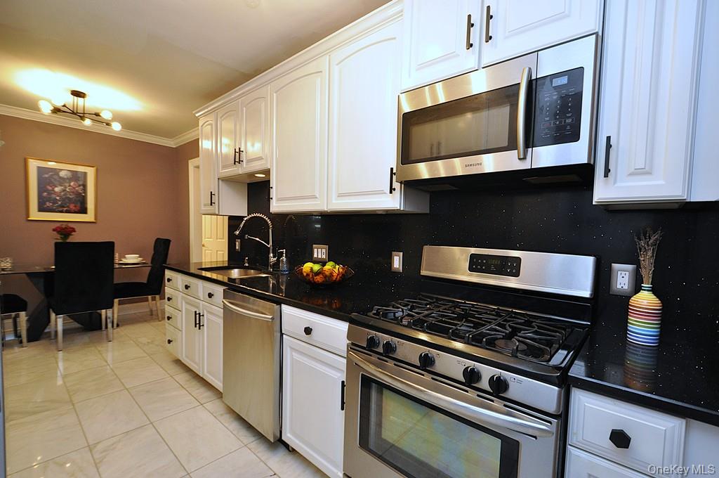 280 Bronxville Road, Unit 4O photo 3