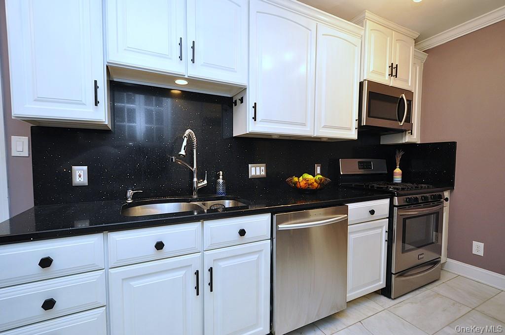 280 Bronxville Road, Unit 4O photo 4