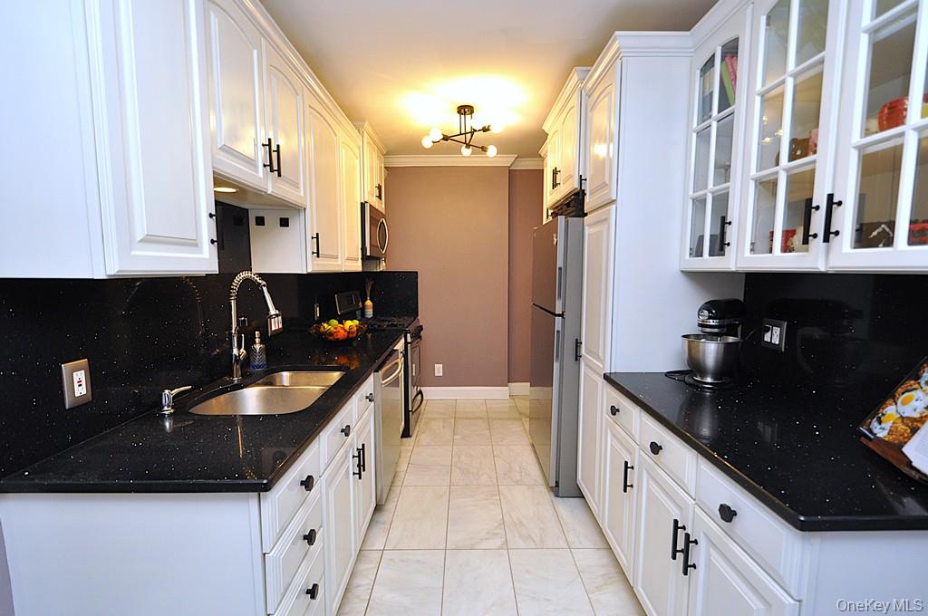 280 Bronxville Road, Unit 4O photo 6