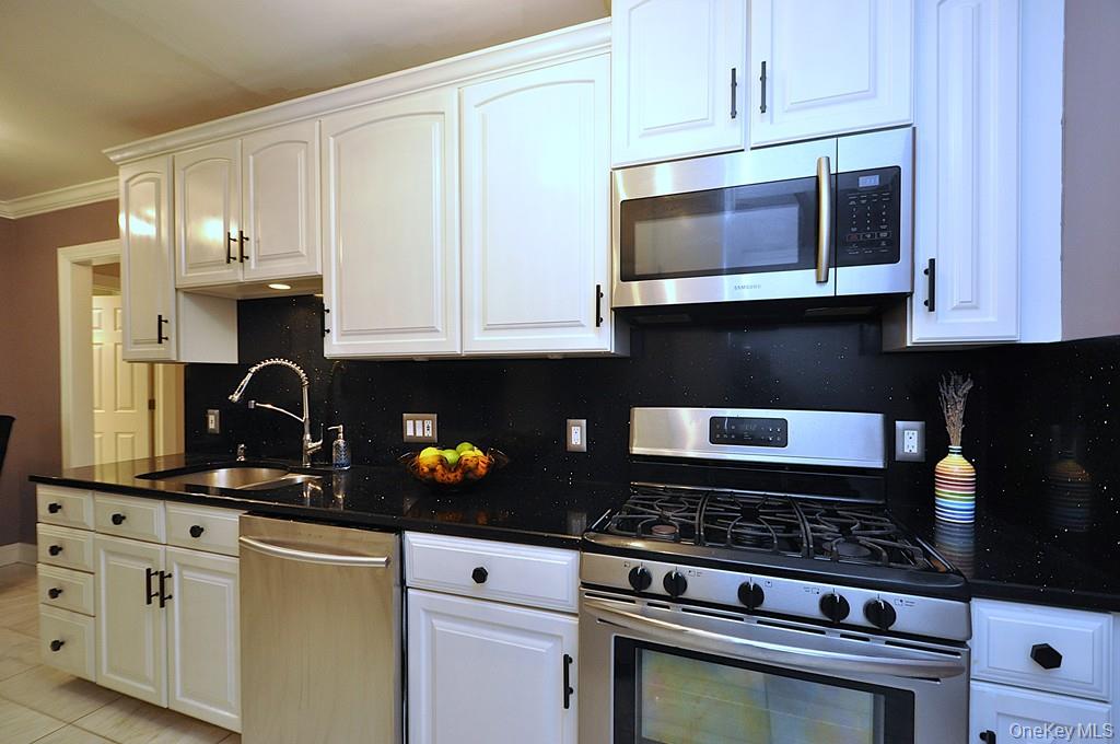 280 Bronxville Road, Unit 4O photo 8