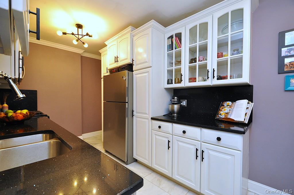 280 Bronxville Road, Unit 4O photo 5