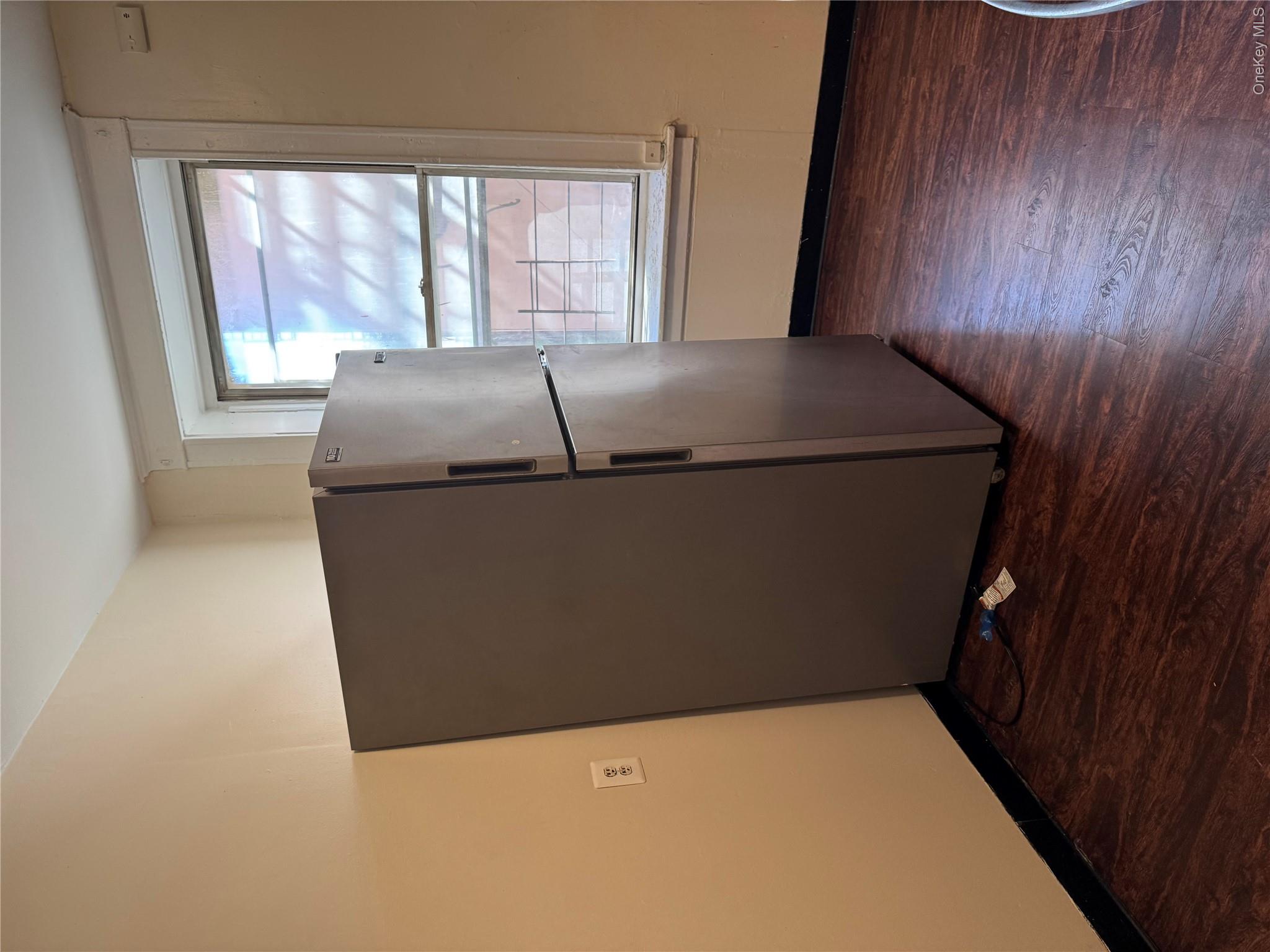 249 Mclean Avenue, Unit 1B photo 3