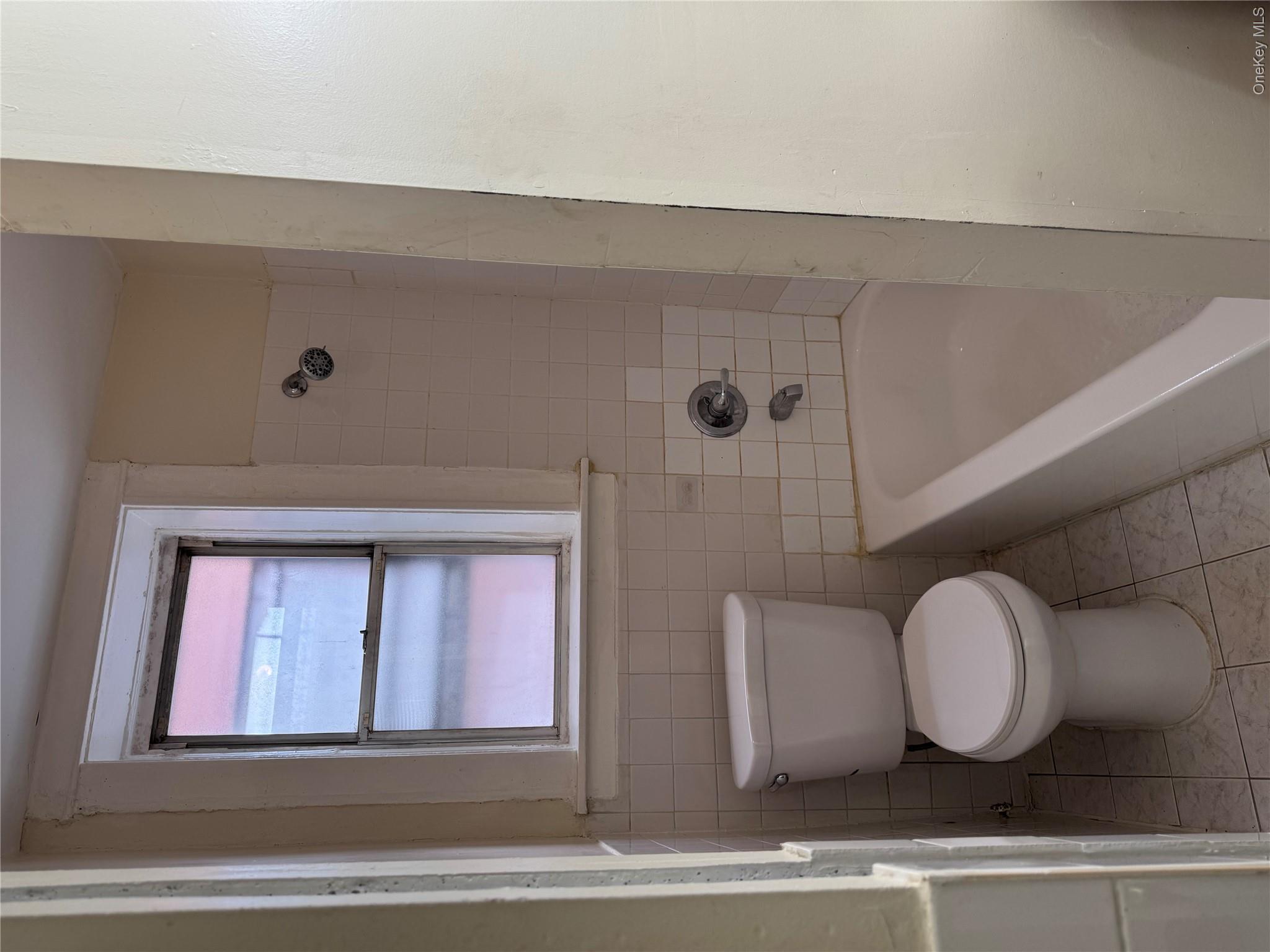 249 Mclean Avenue, Unit 1B photo 4