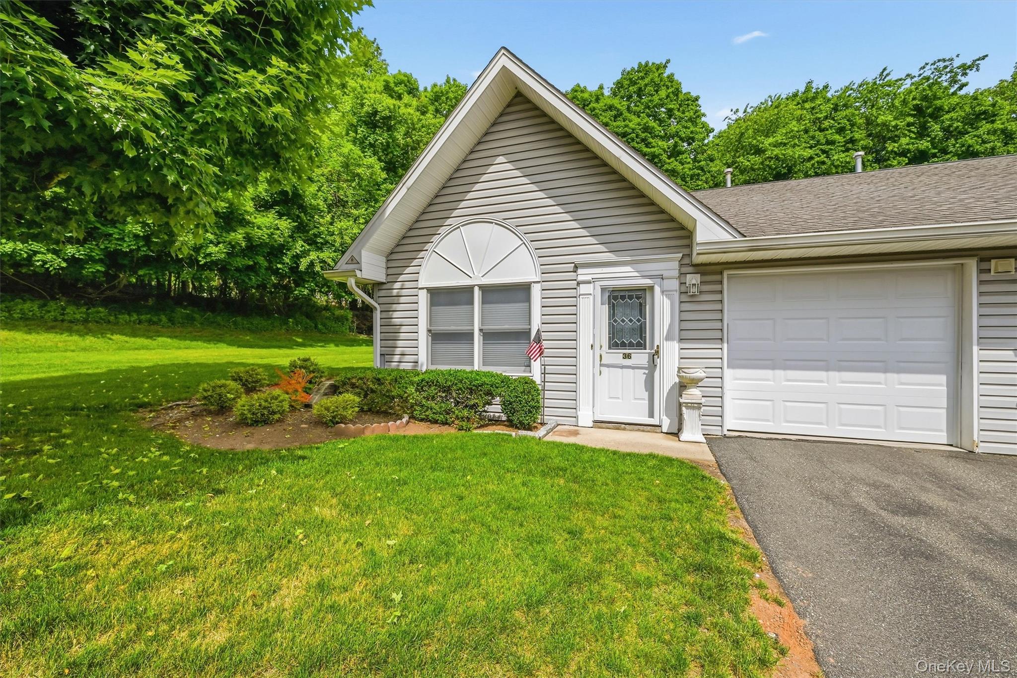 36 Windsor Circle, Unit D1 photo 2