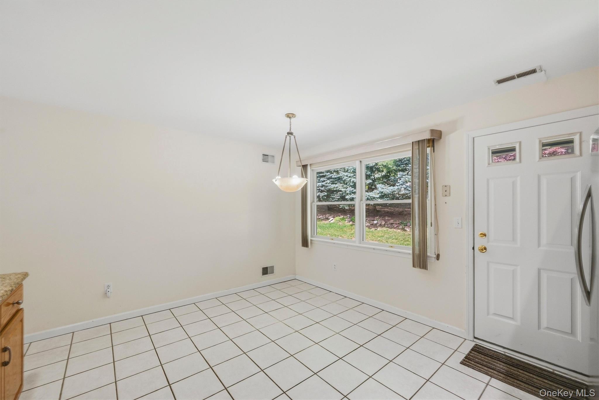 36 Windsor Circle, Unit D1 photo 12