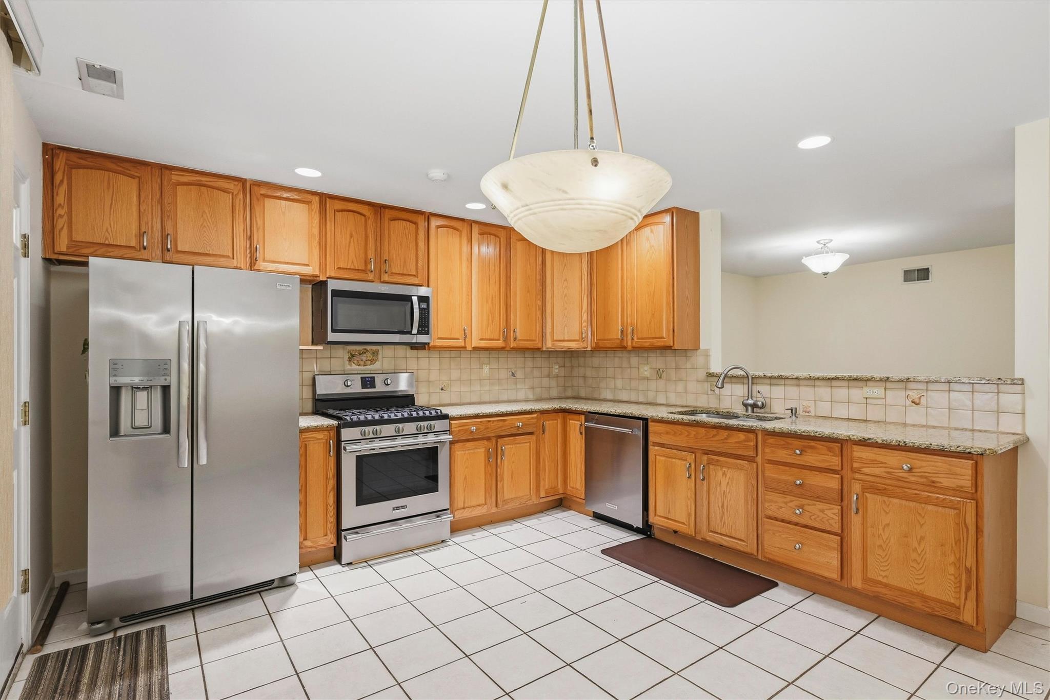 36 Windsor Circle, Unit D1 photo 10