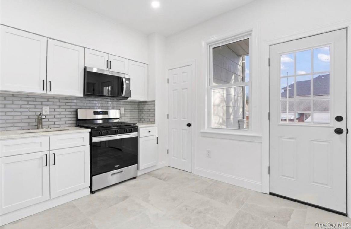 254 Charles Avenue, Unit 1 photo 3