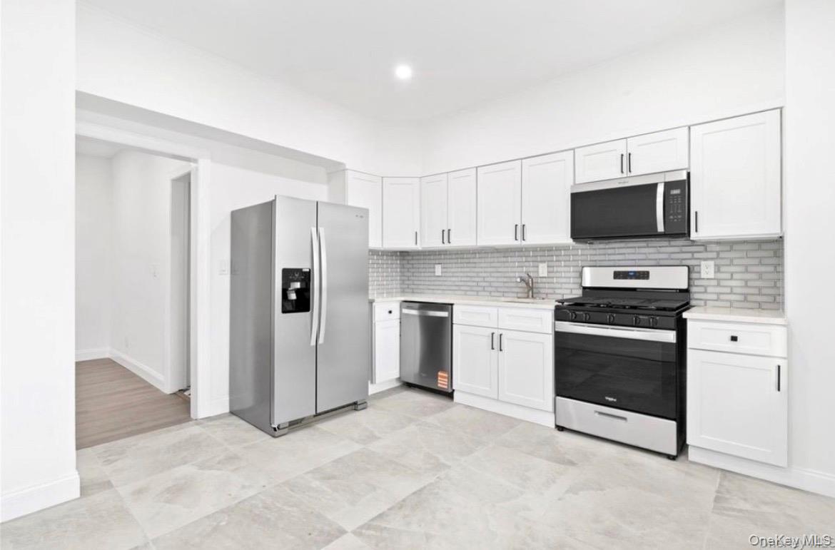 254 Charles Avenue, Unit 1 photo 2