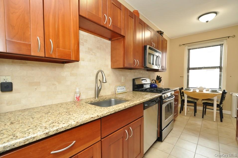 143 Garth Road, Unit 5J