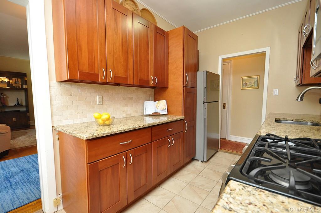 143 Garth Road, Unit 5J photo 6