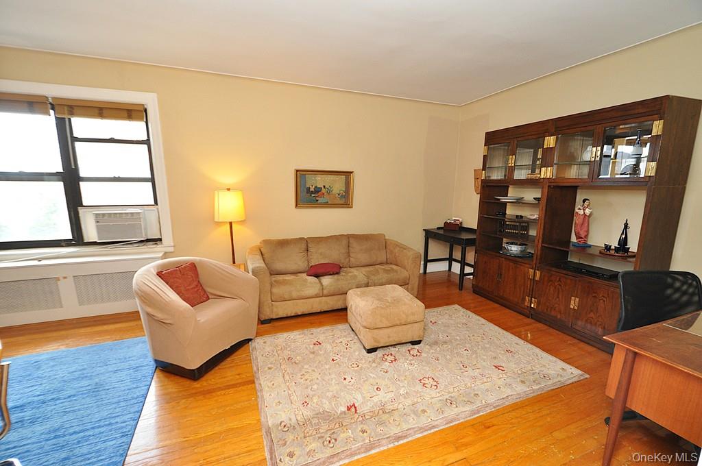 143 Garth Road, Unit 5J photo 3