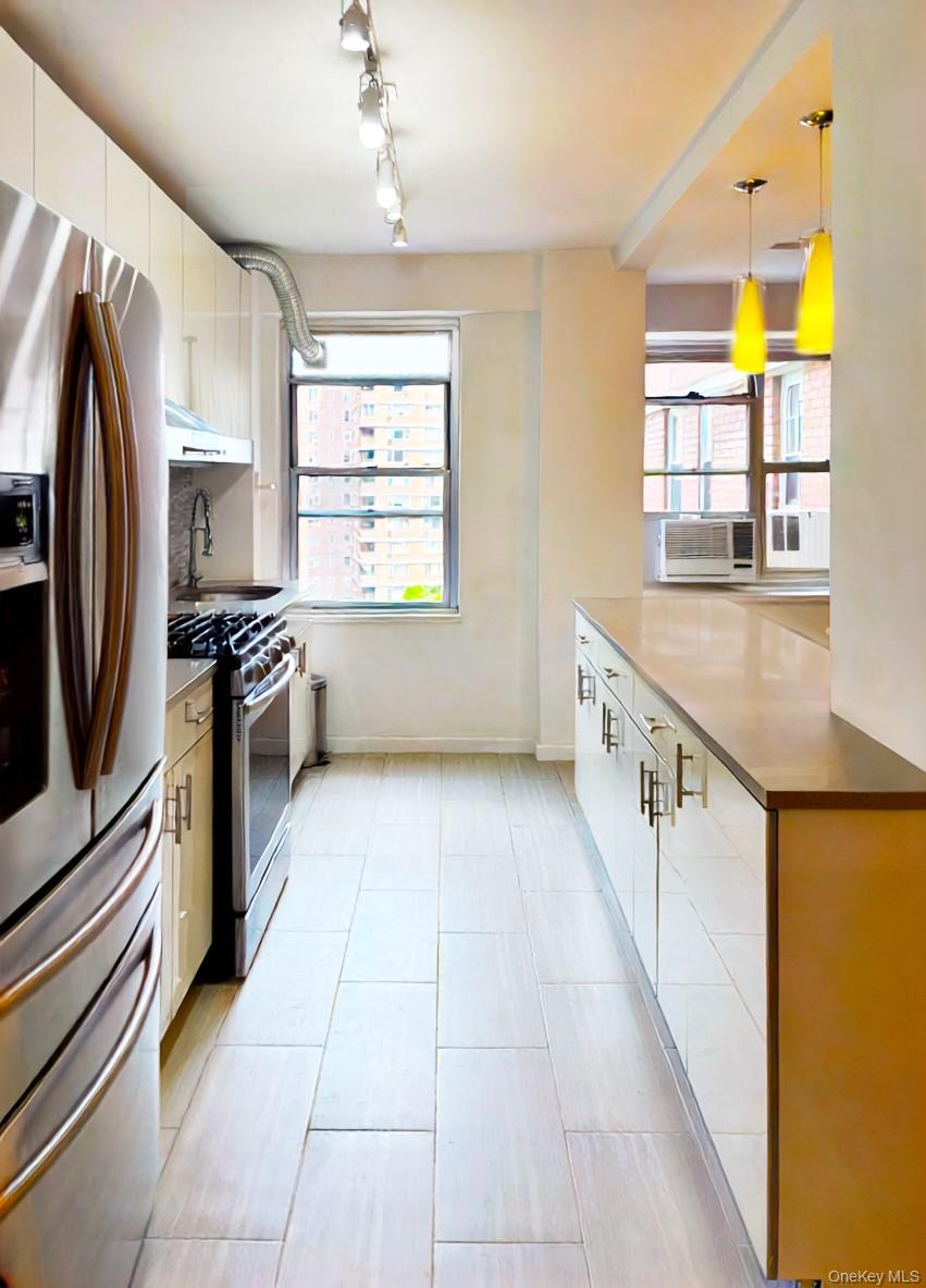 573 Grand Street, Unit D802 photo 5
