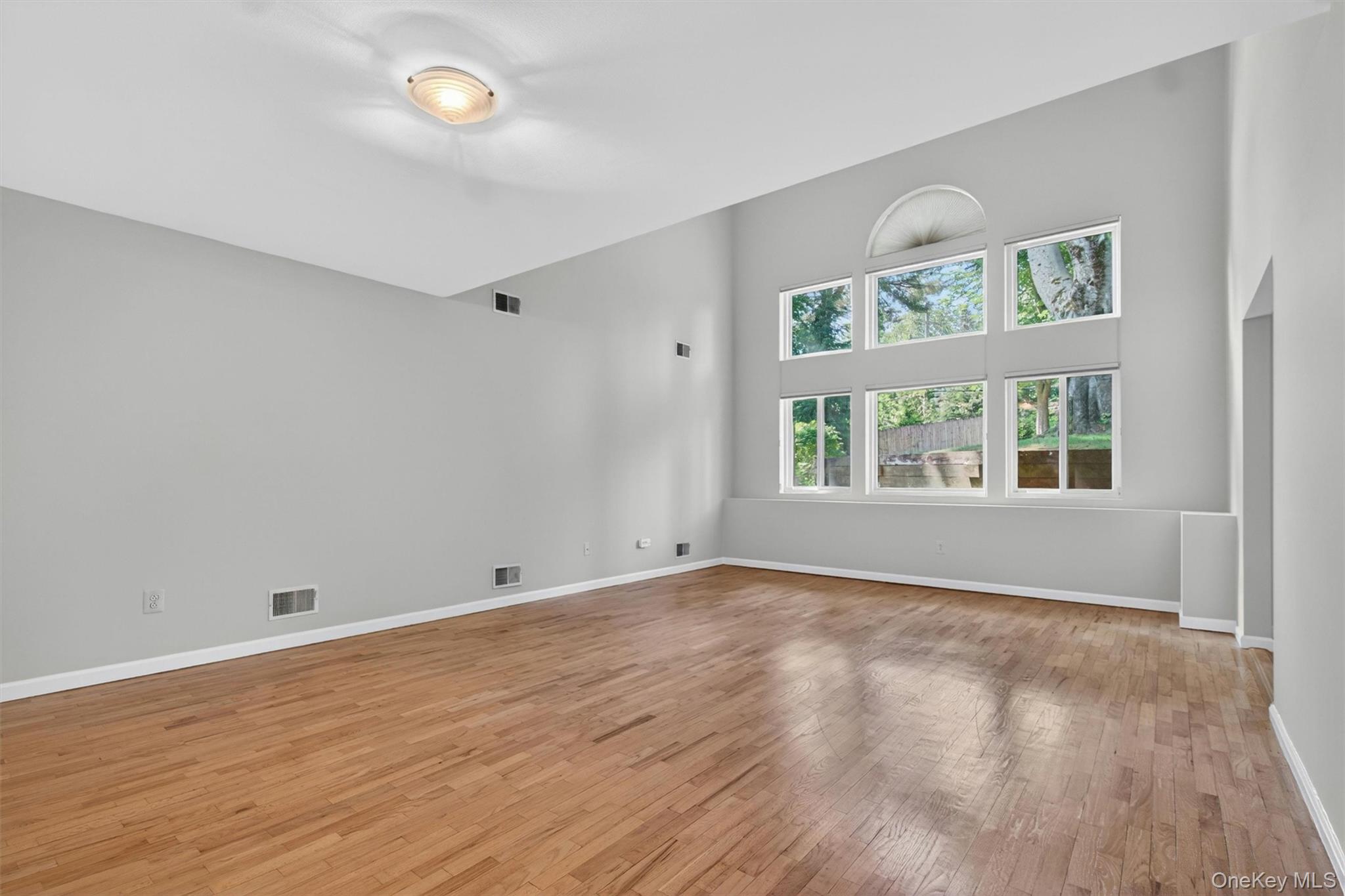 6 Old Lake Road – For Sale photo 9
