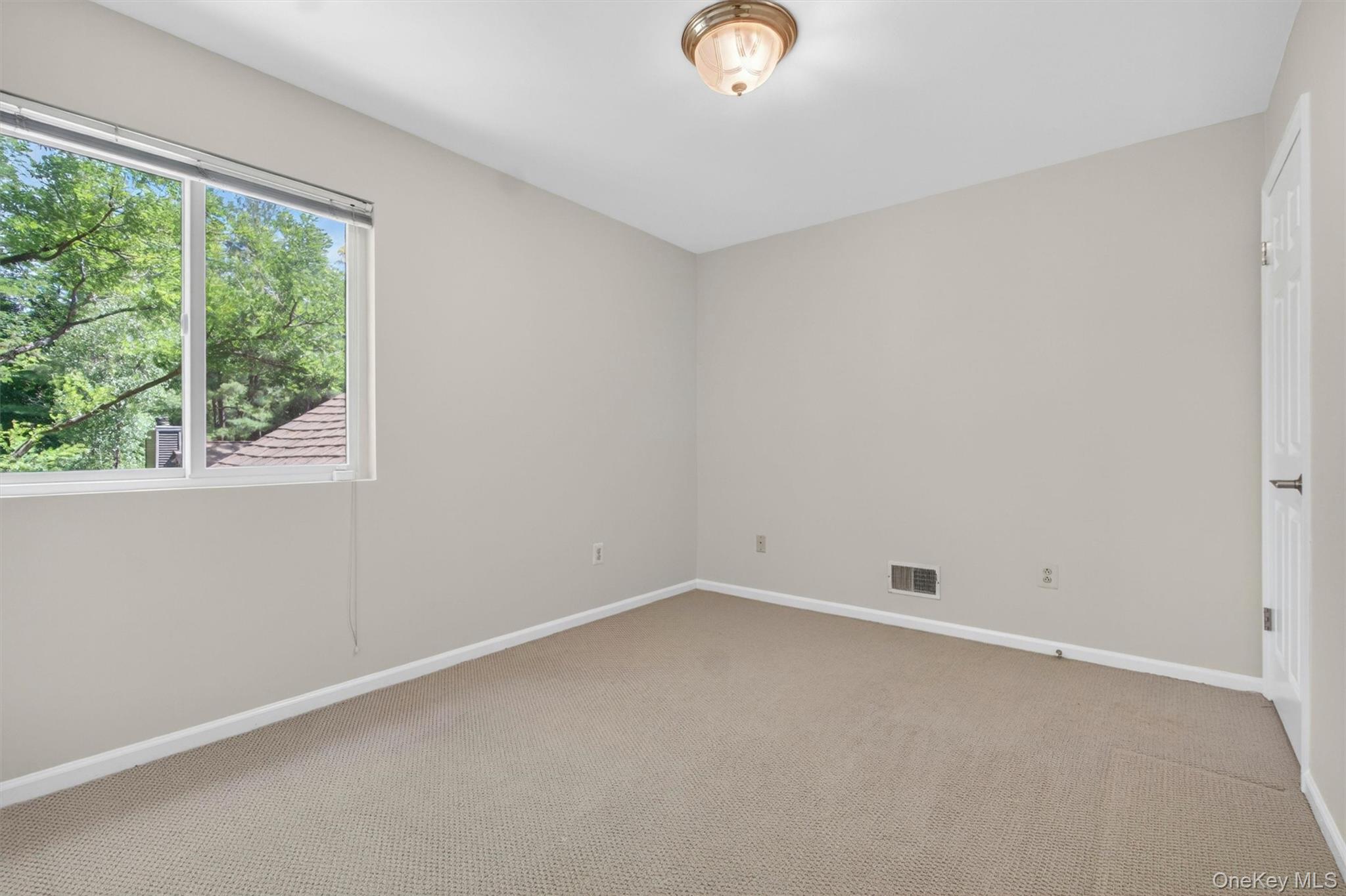 6 Old Lake Road – For Sale photo 15