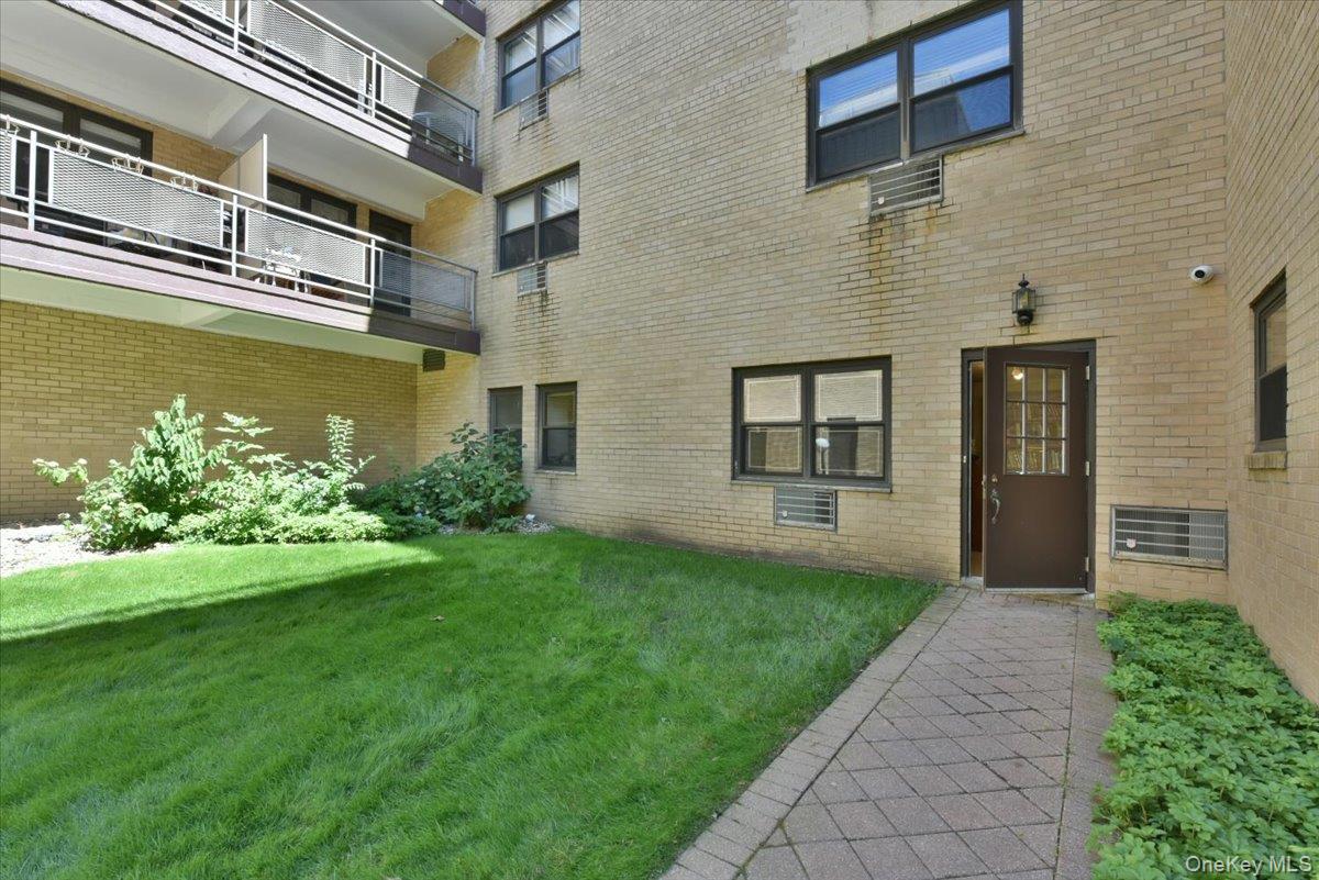 40 Stoner Avenue, Unit 01 photo 14