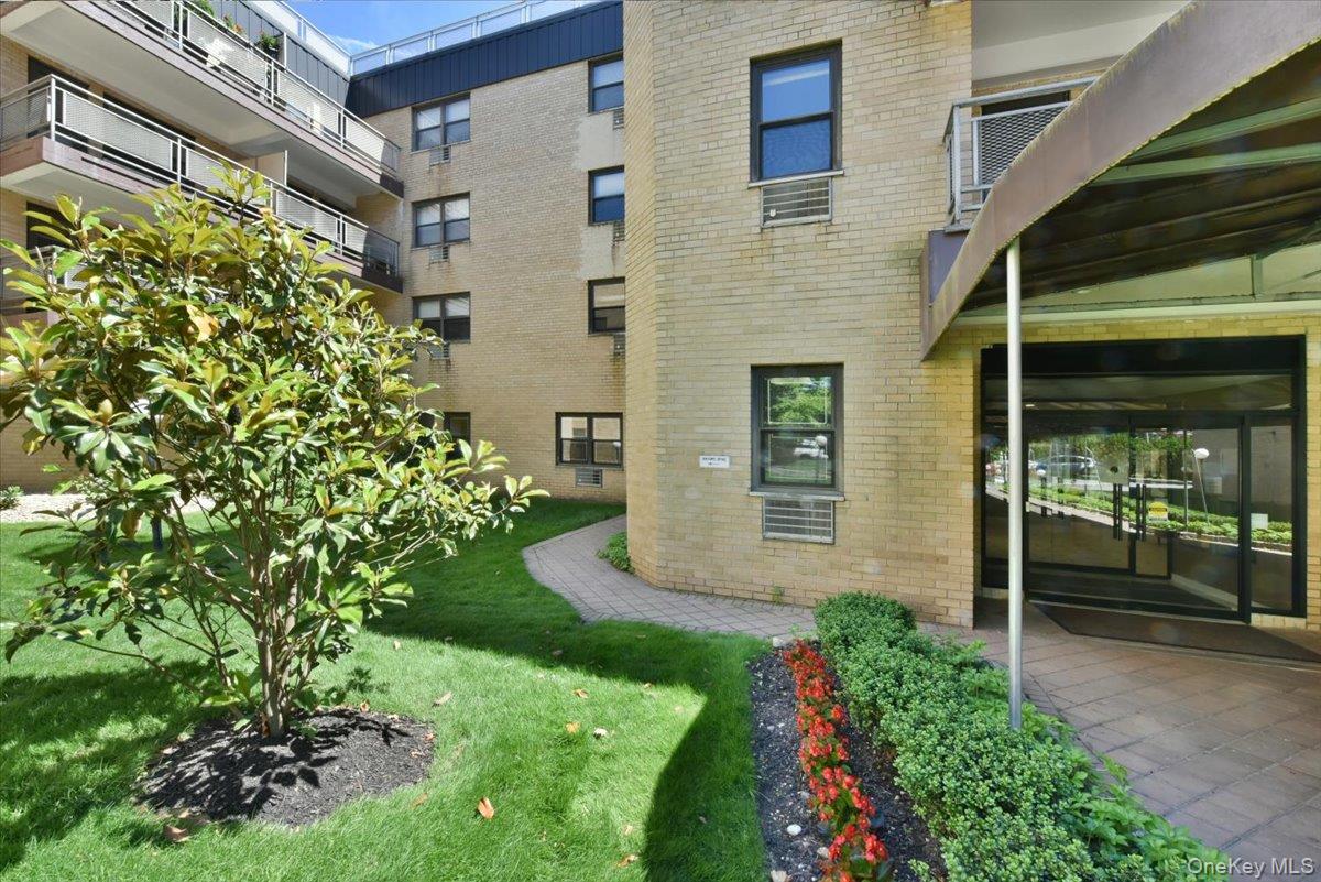 40 Stoner Avenue, Unit 01 photo 4