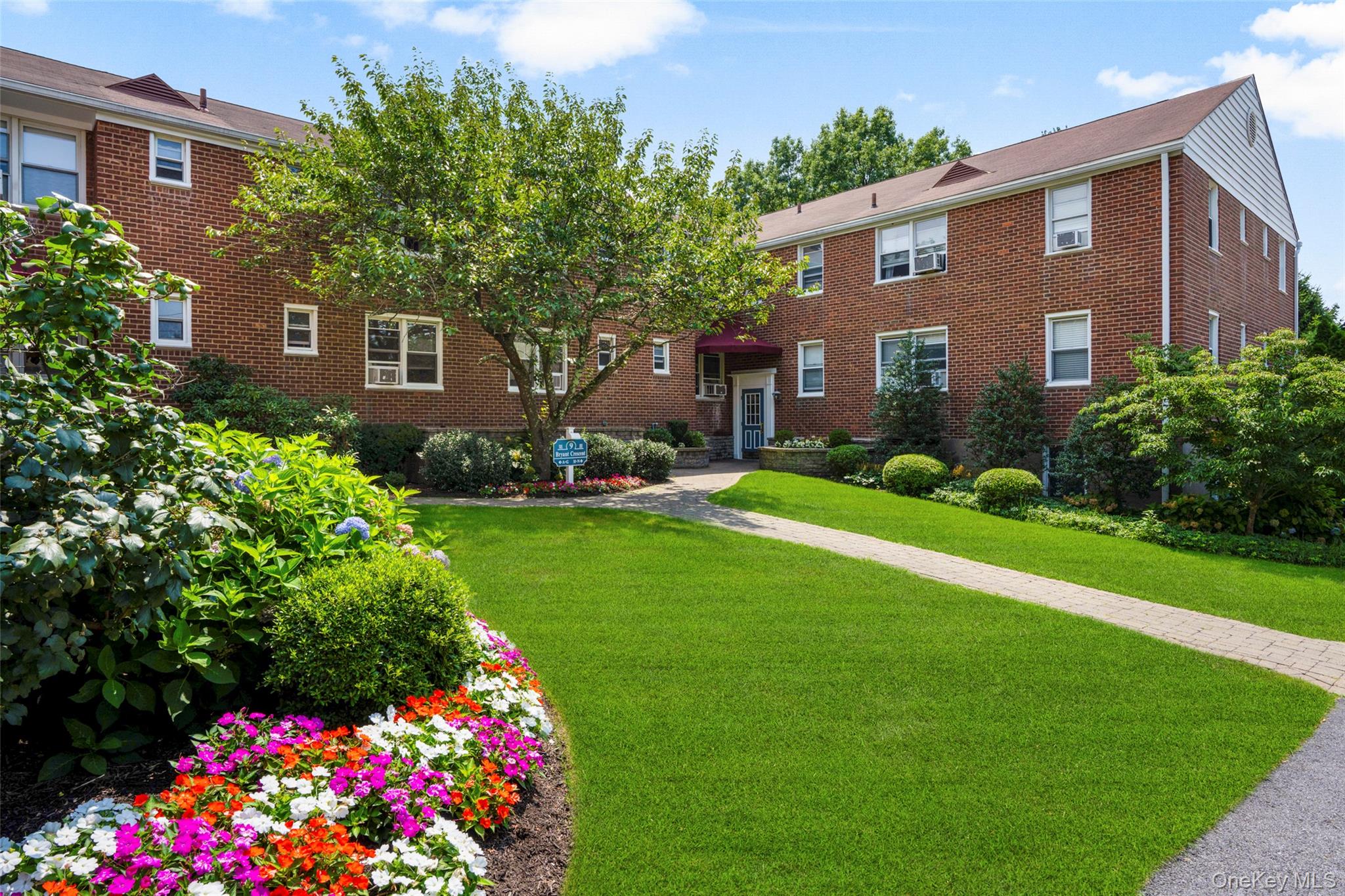 9 Bryant Crescent, Unit 1J photo 3