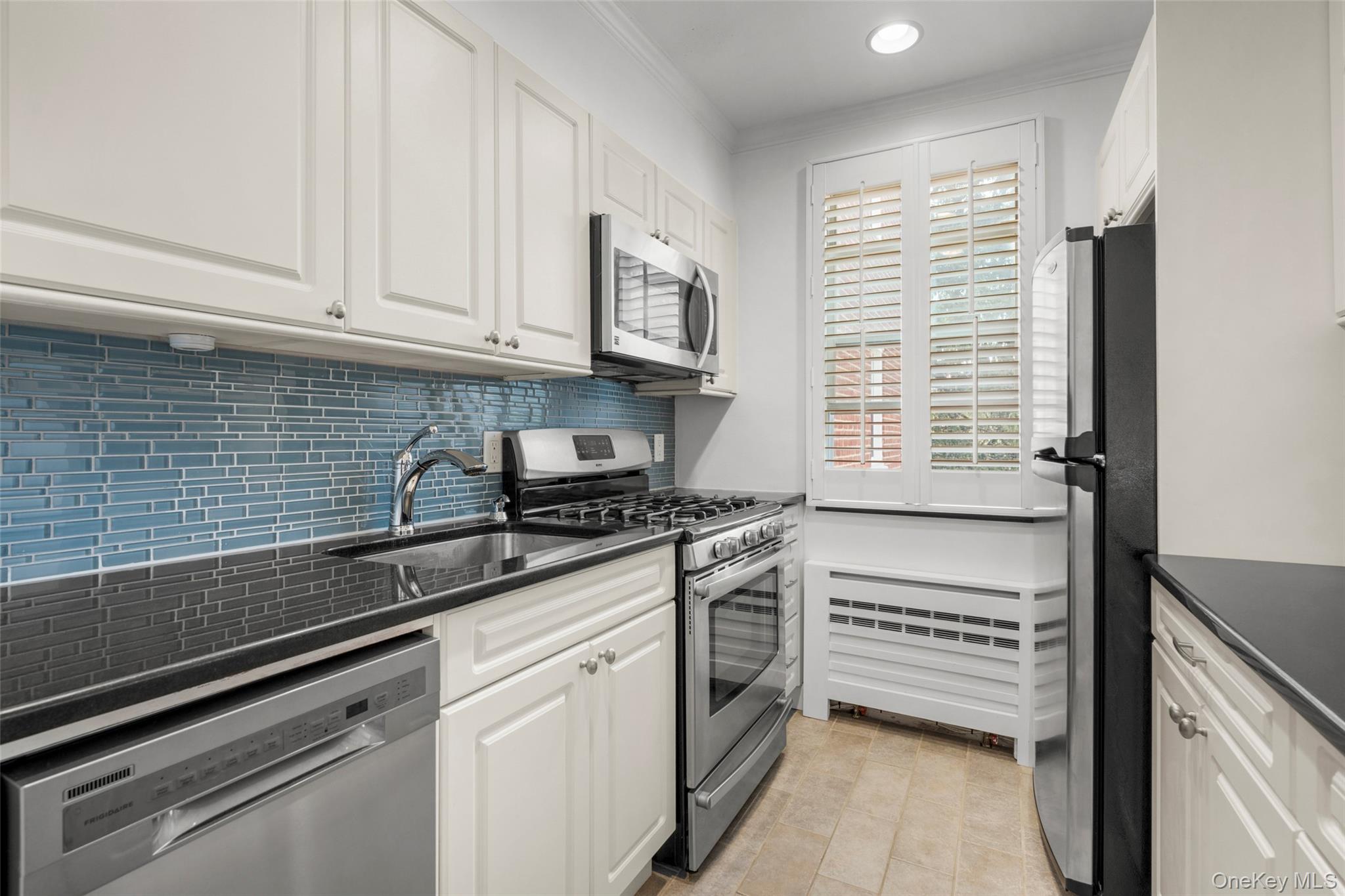 9 Bryant Crescent, Unit 1J photo 6