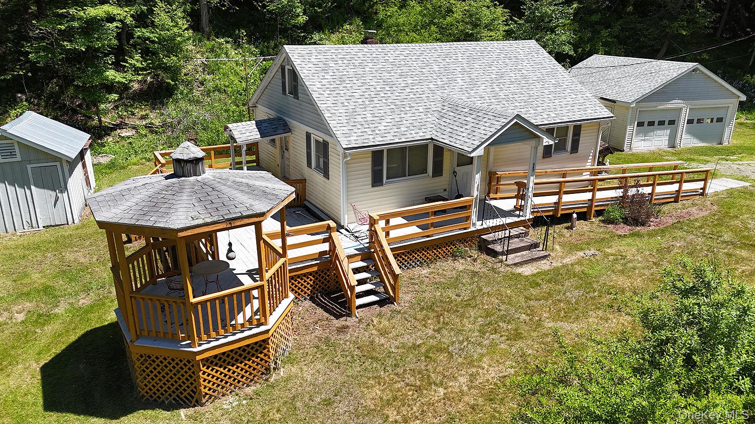 441 County Road 94 Hankins – For Sale