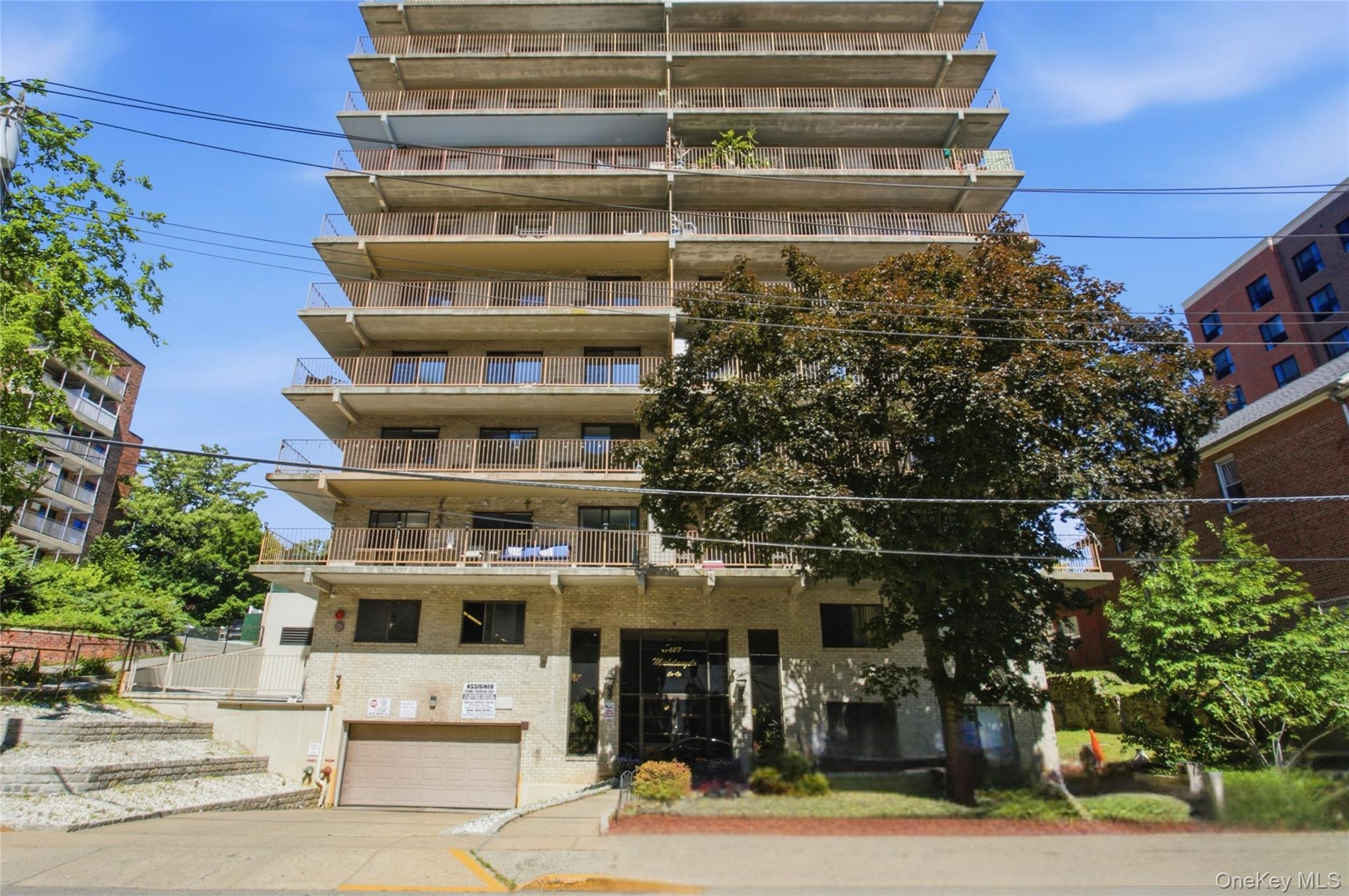 687 Bronx River Road, Unit 6C