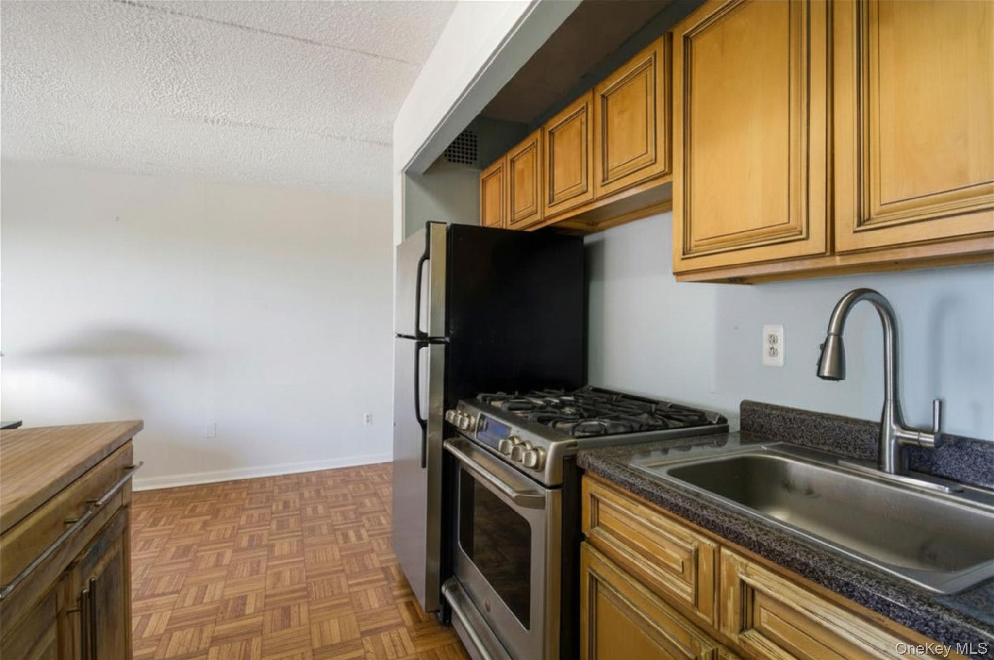 687 Bronx River Road, Unit 6C photo 11