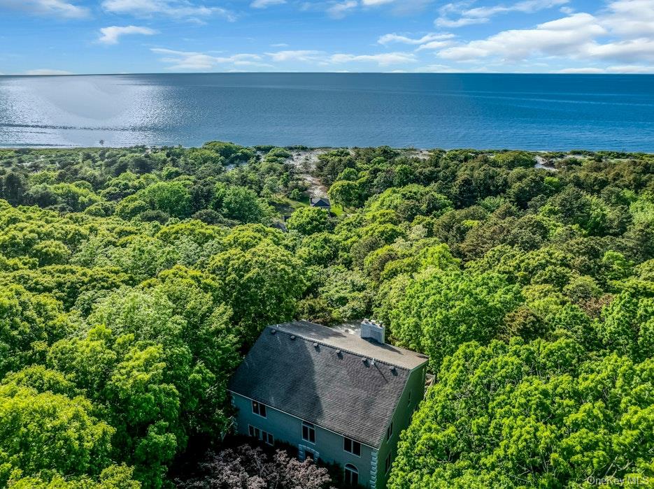 3645 Soundview Avenue – For Sale