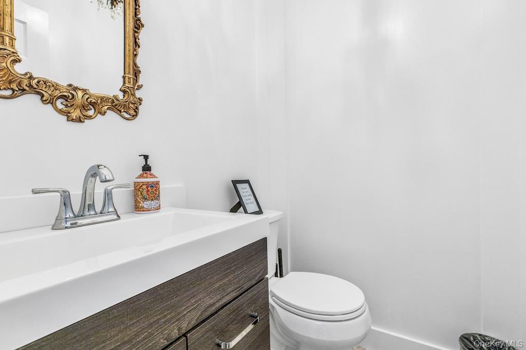 3645 Soundview Avenue – For Sale photo 28