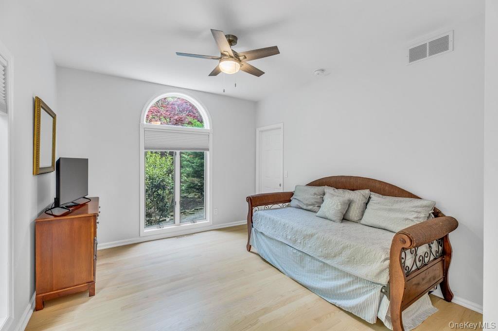 3645 Soundview Avenue – For Sale photo 27