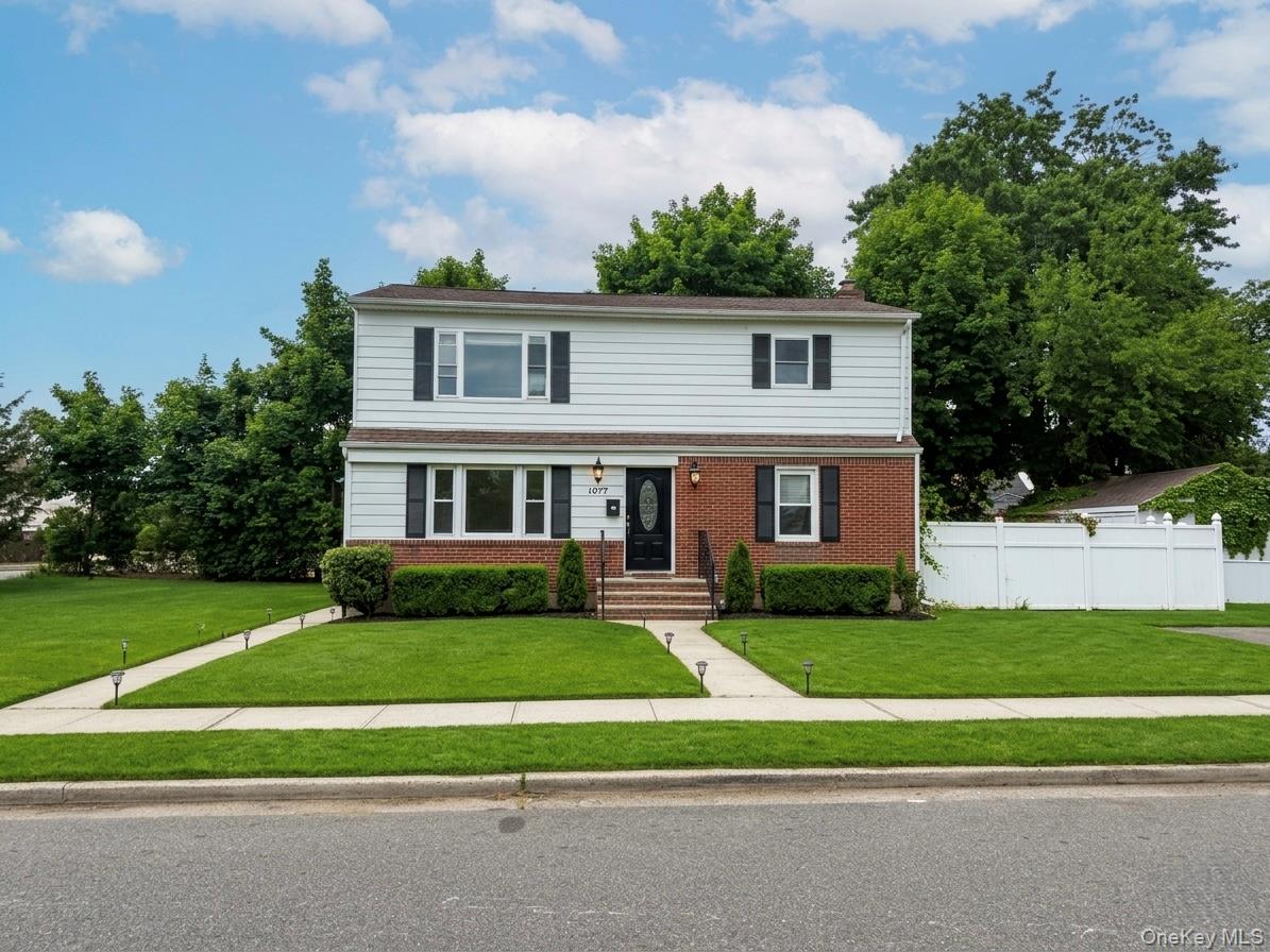 1077 Gerald St – For Rent photo 2