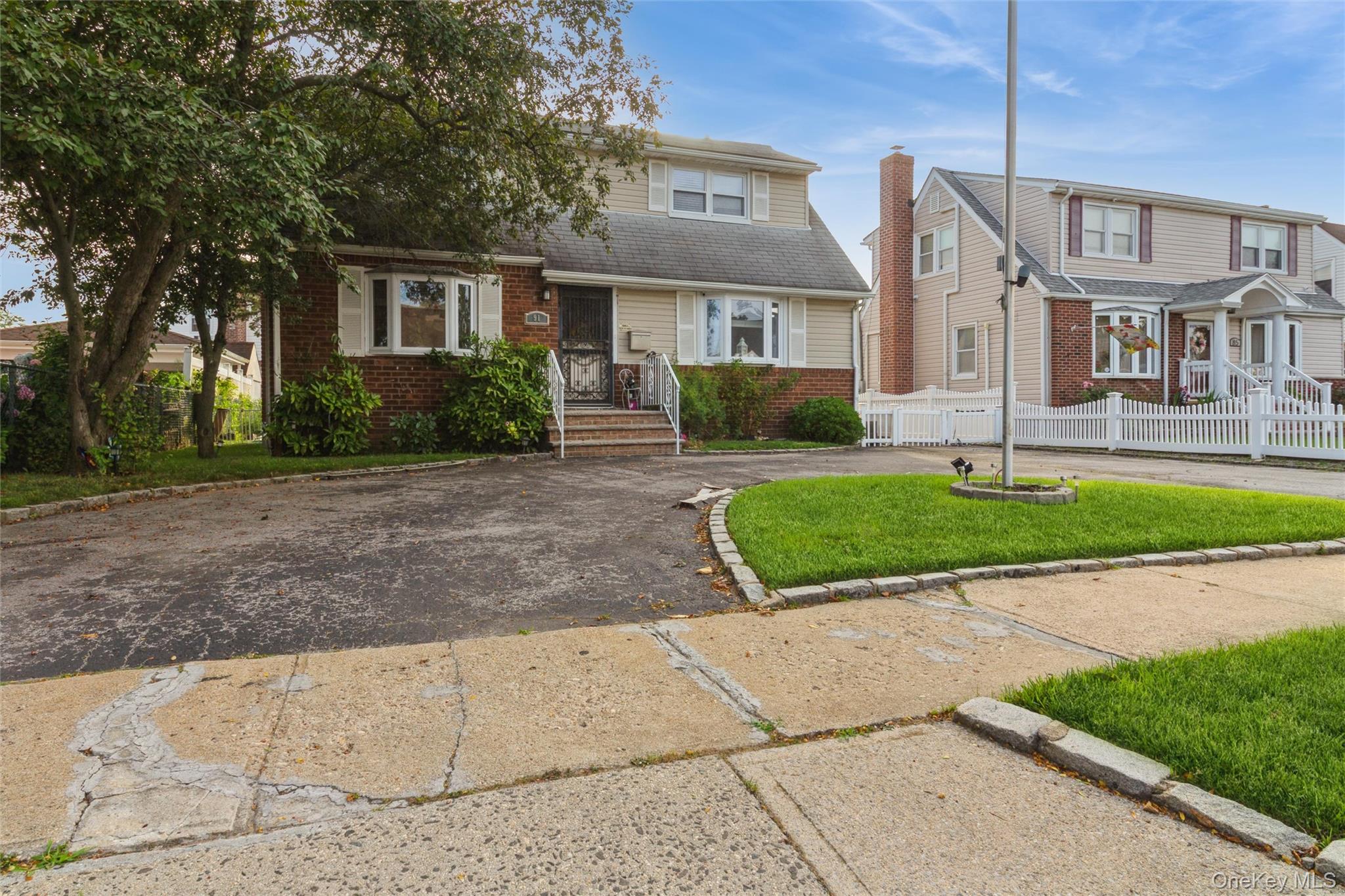 91 Grant Drive E – For Sale