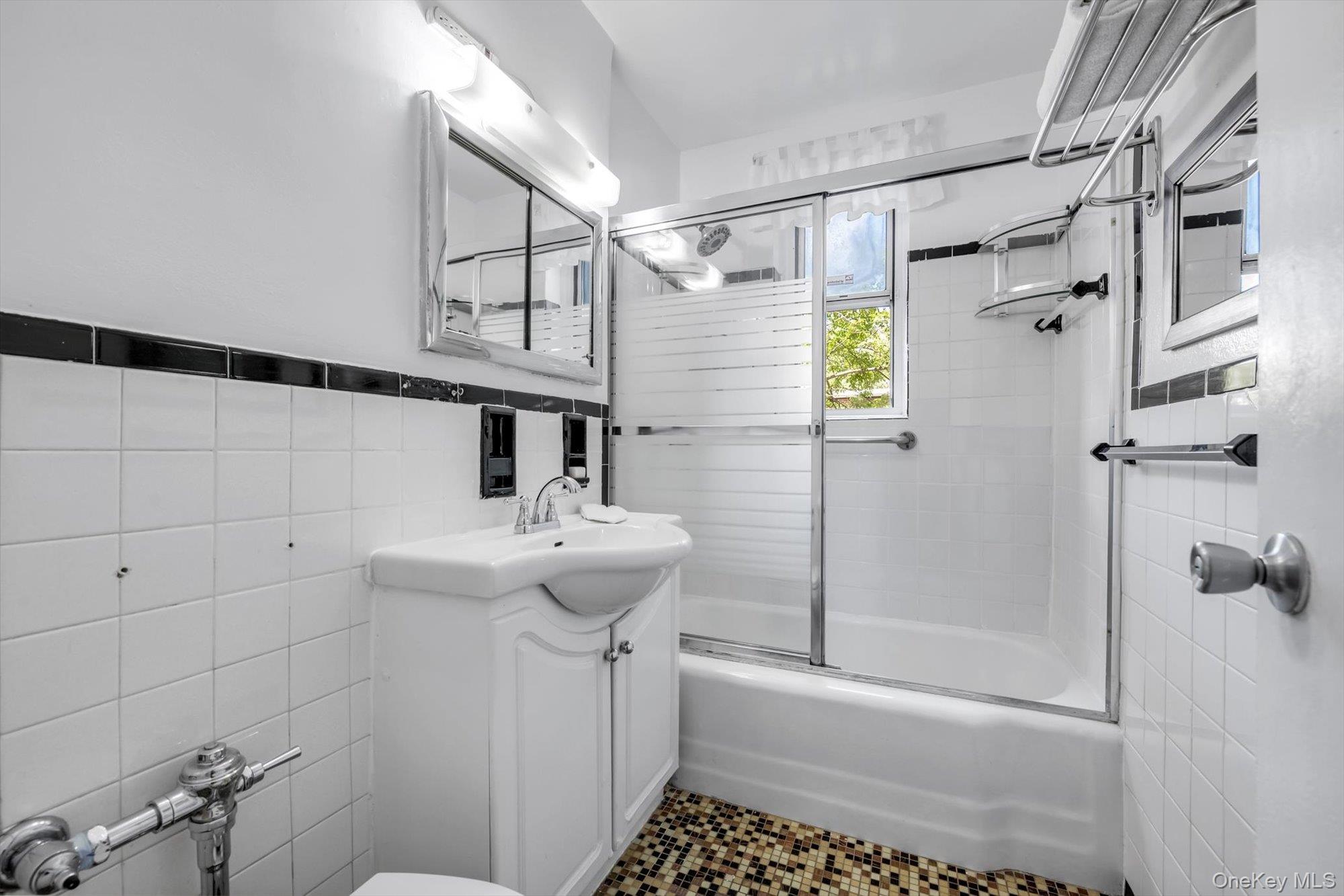 150-15 79 Avenue, Unit 1A photo 16