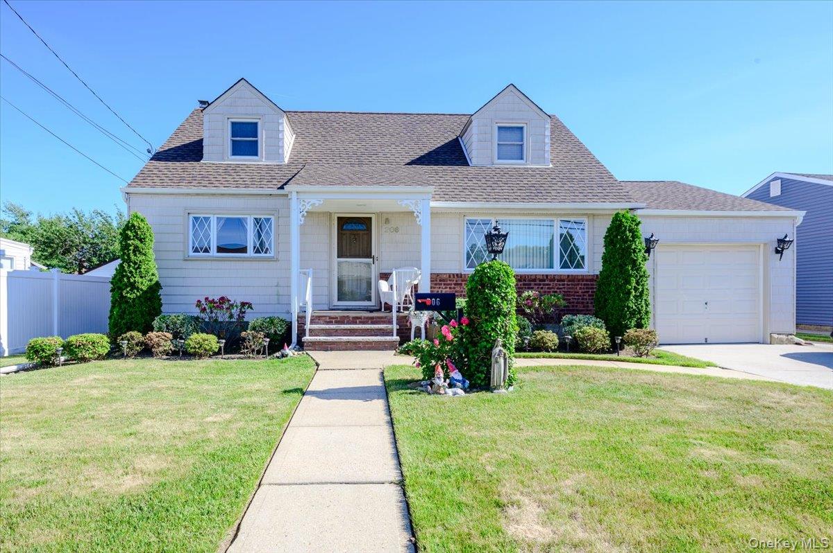 206 N Iowa Avenue – For Sale