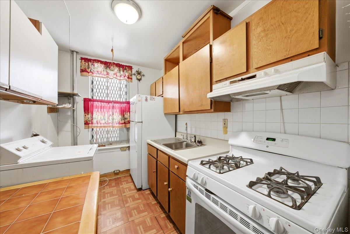 1200 Woodycrest Avenue, Unit 1C photo 5