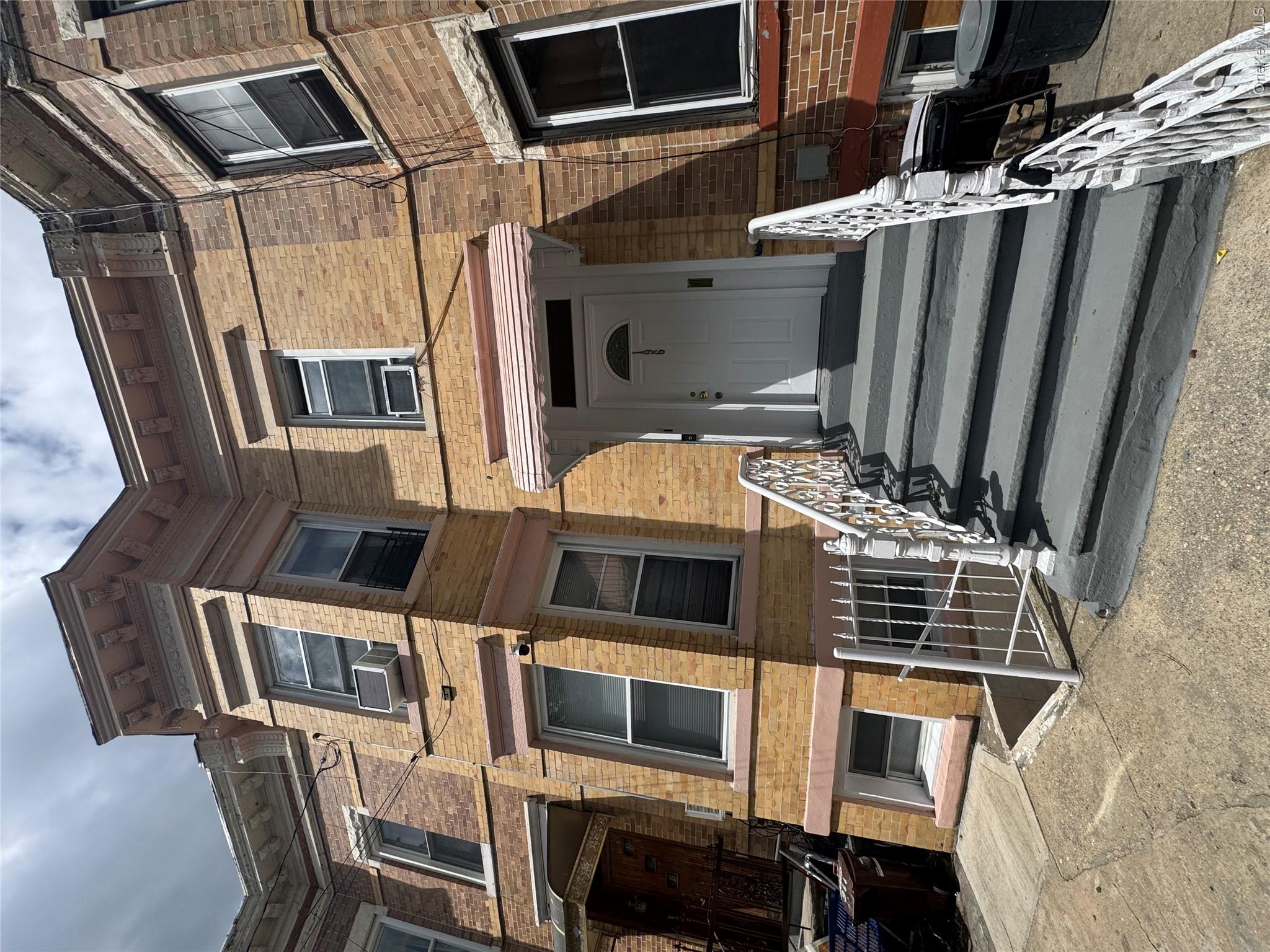 196 Grant Avenue – For Sale