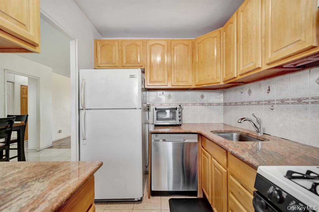 61-15 98th Street, Unit 16H photo 4