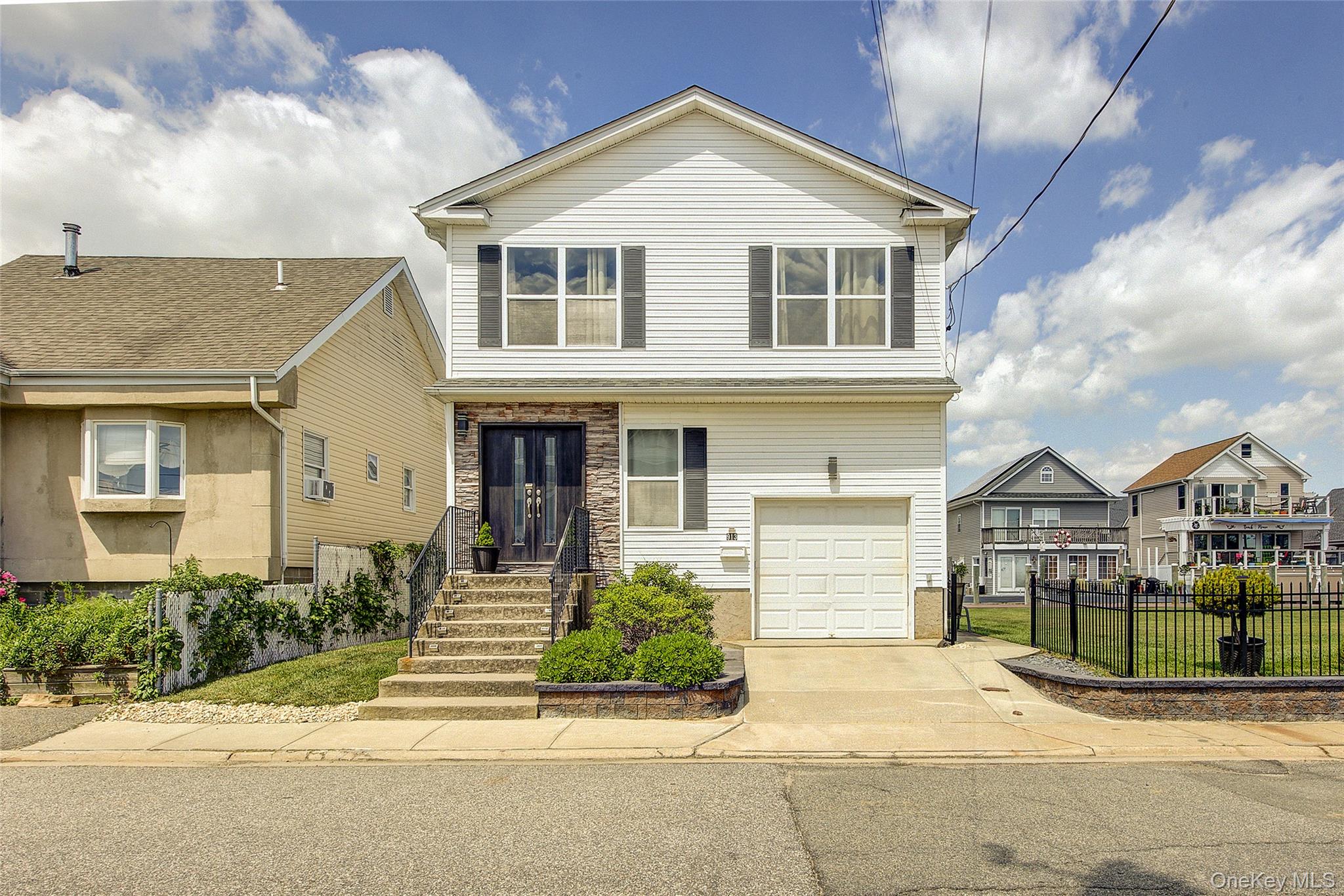 913 Arctic Street – For Sale