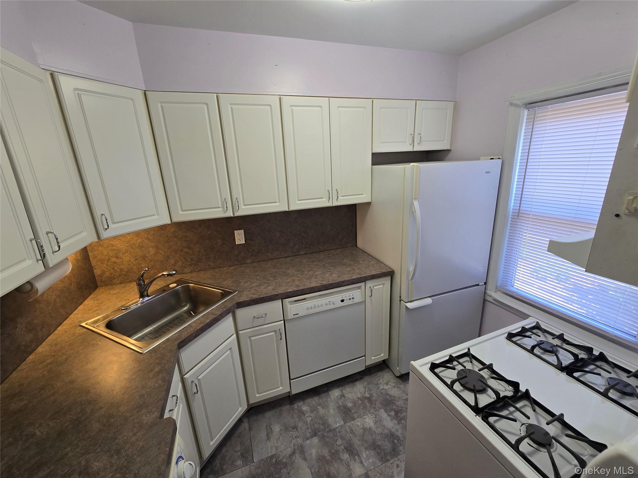 209-43 35 Avenue, Unit A photo 11