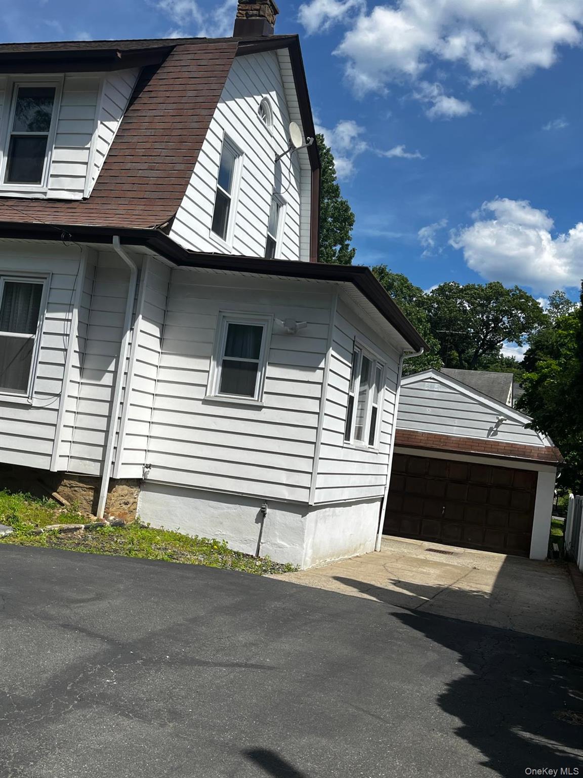 436 AKA 440 Mile Square Road – For Sale photo 4