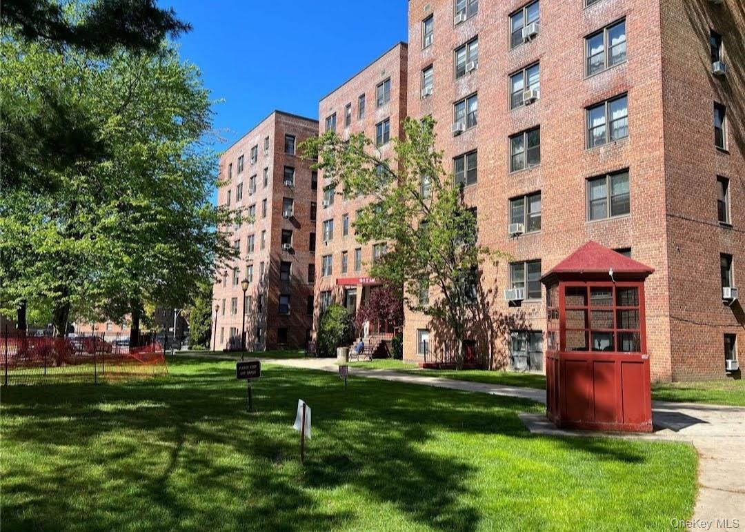 150-29 72 Rd, Unit 3L photo 2