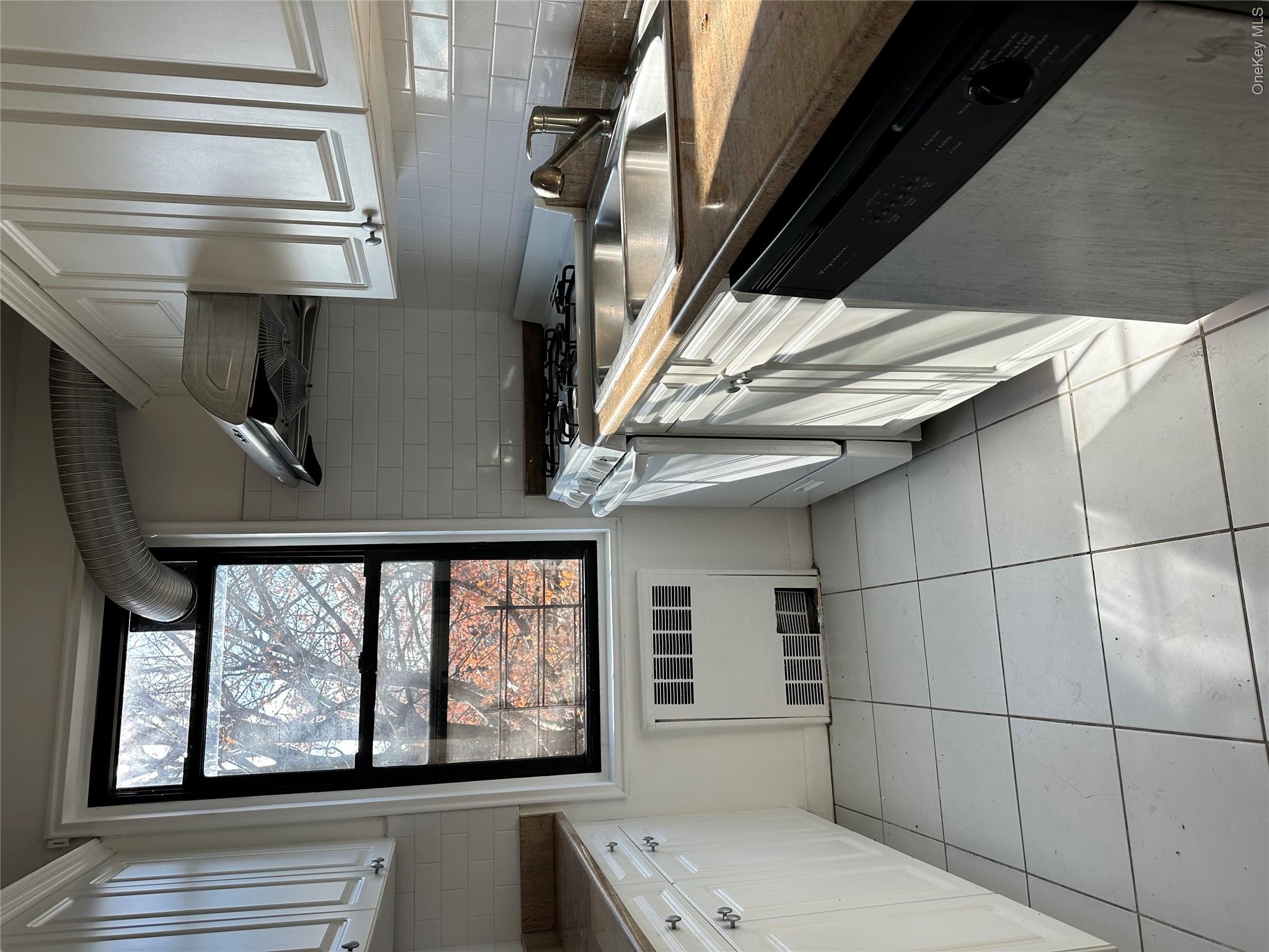 150-29 72 Rd, Unit 3L photo 12