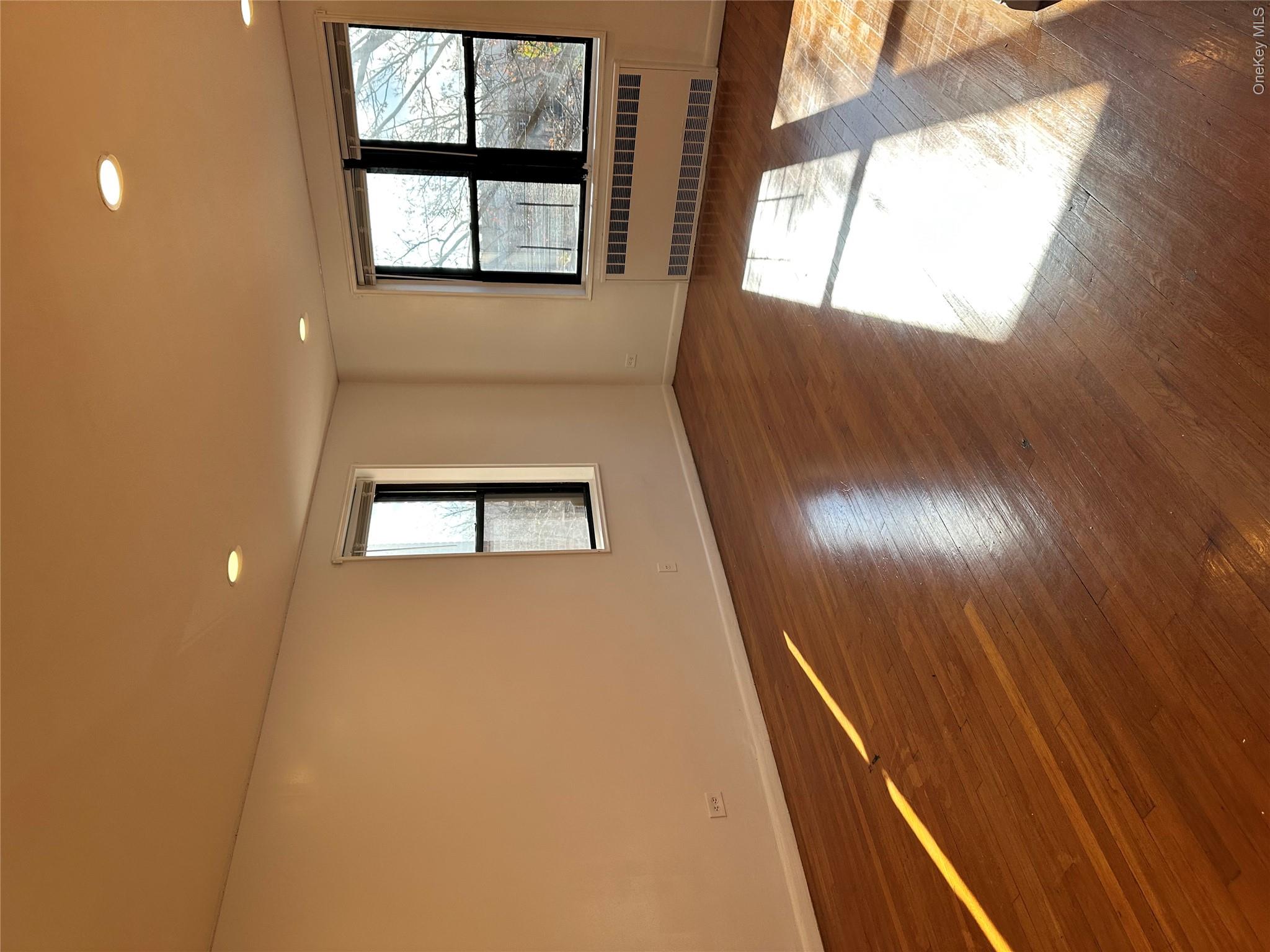 150-29 72 Rd, Unit 3L photo 3