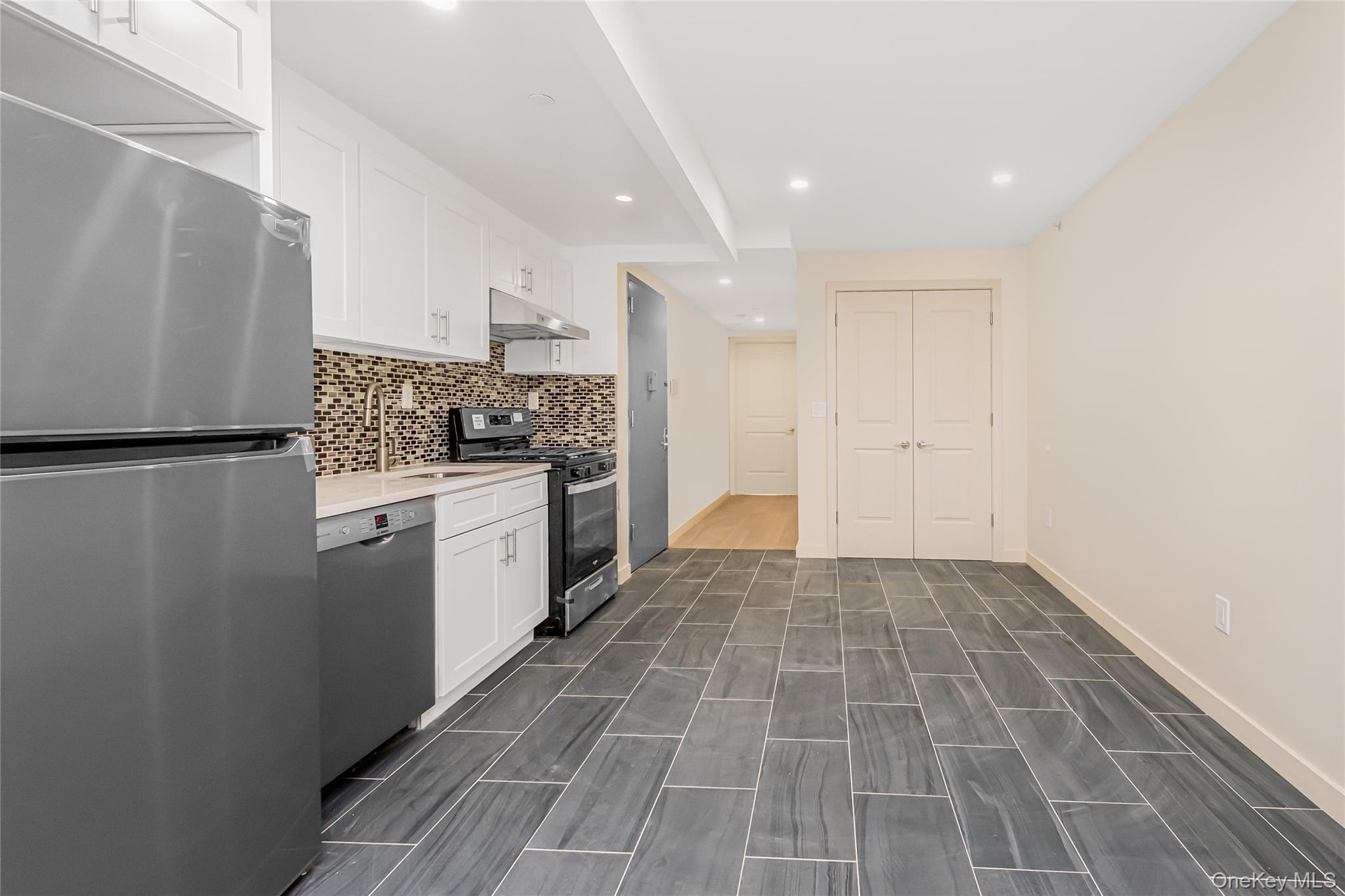 3641 Johnson Avenue, Unit 1C photo 2