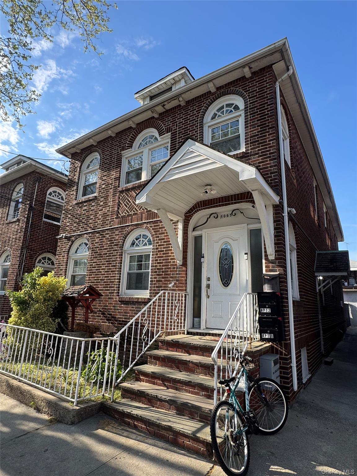 1065 Stell Place – For Sale