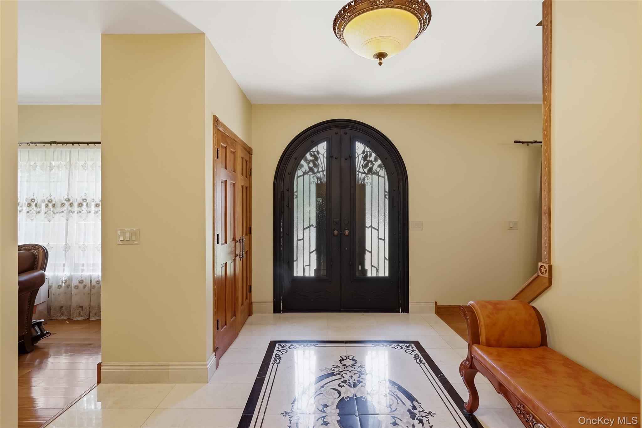 225 Old Willets Path – For Sale photo 3