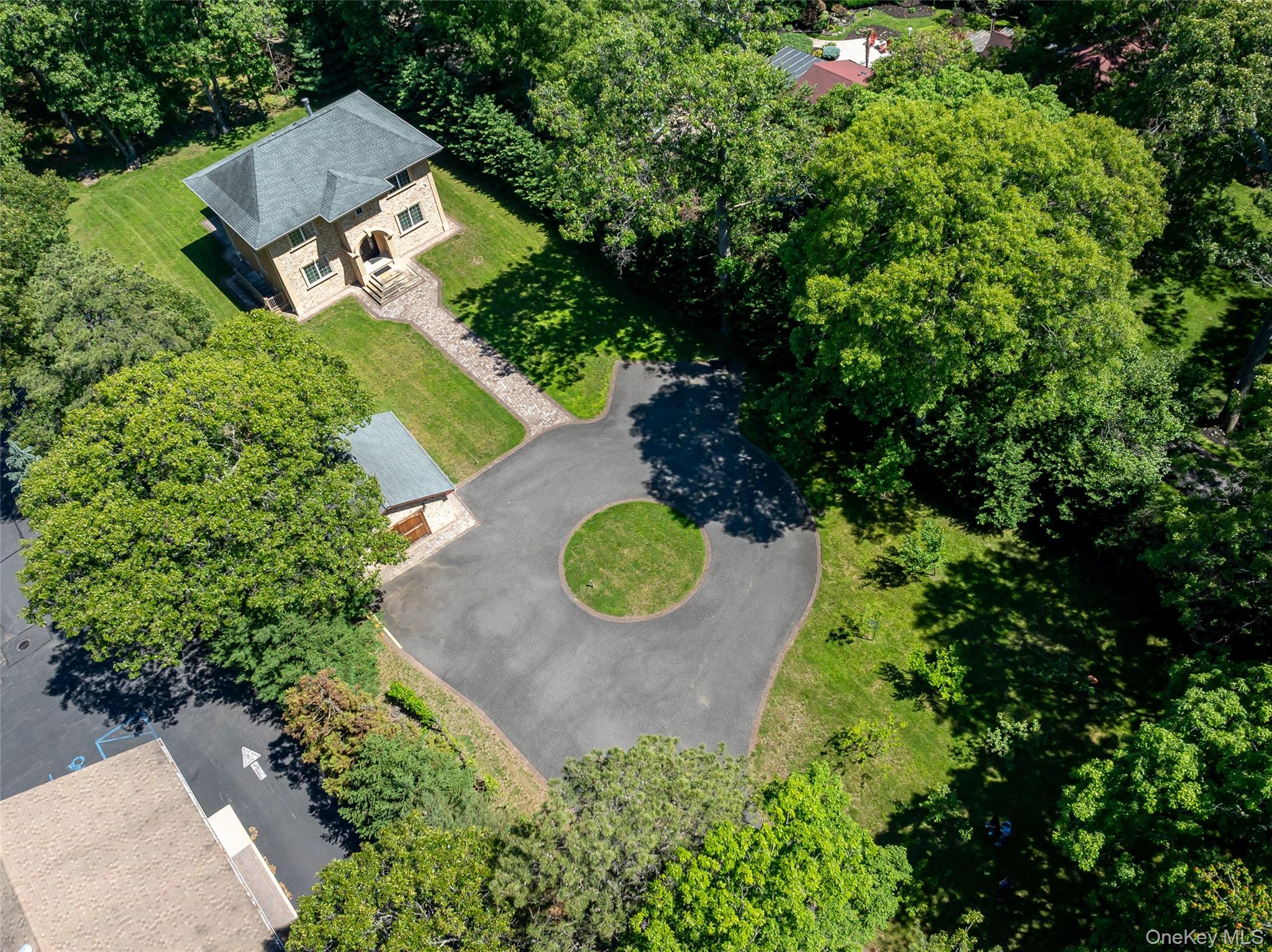 225 Old Willets Path – For Sale photo 34