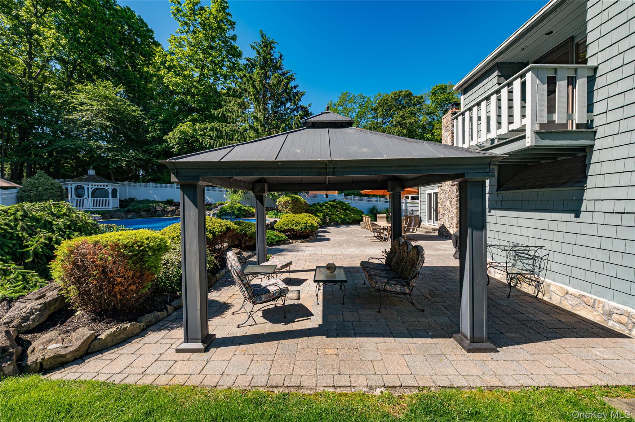 130 N Country Road – For Sale photo 24