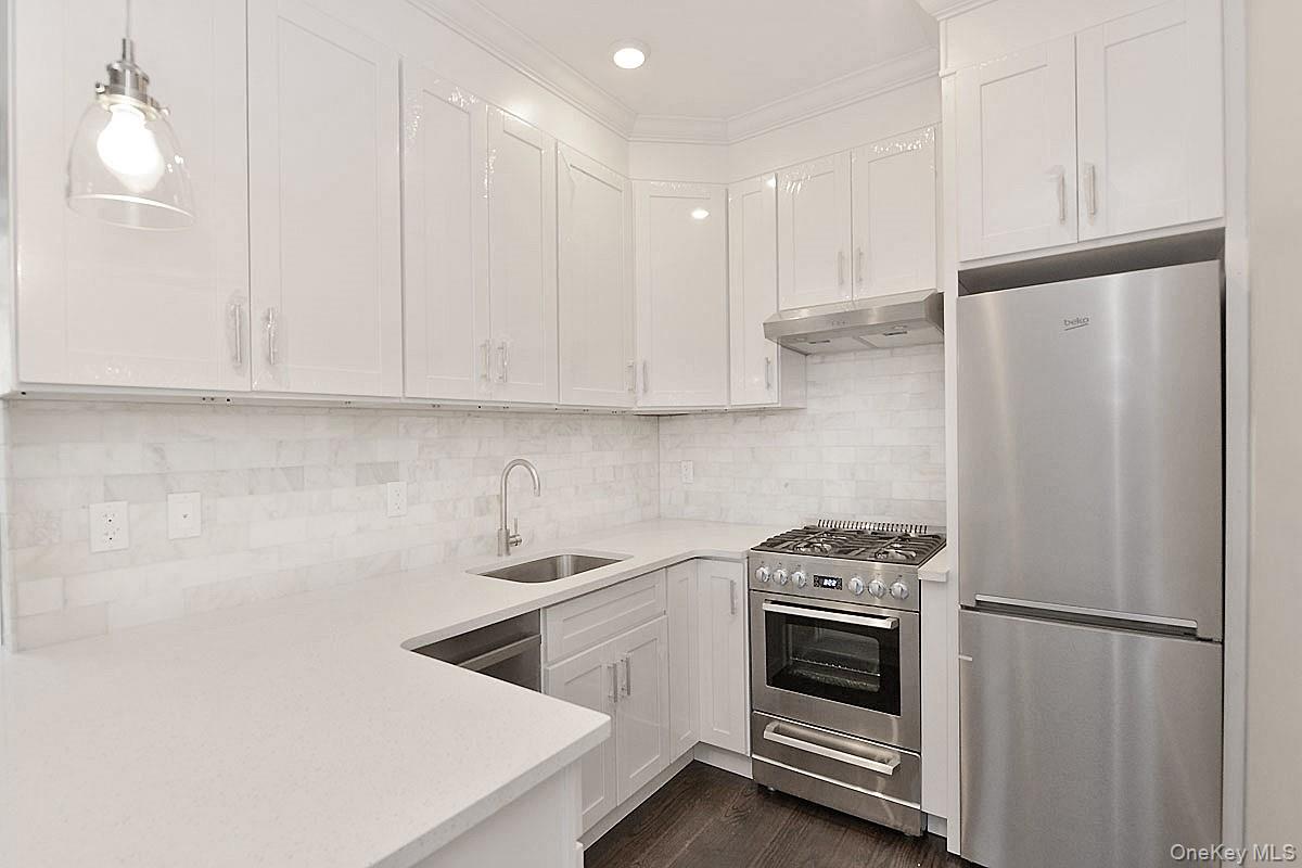 2370 26th Street, Unit 3 Family photo 7