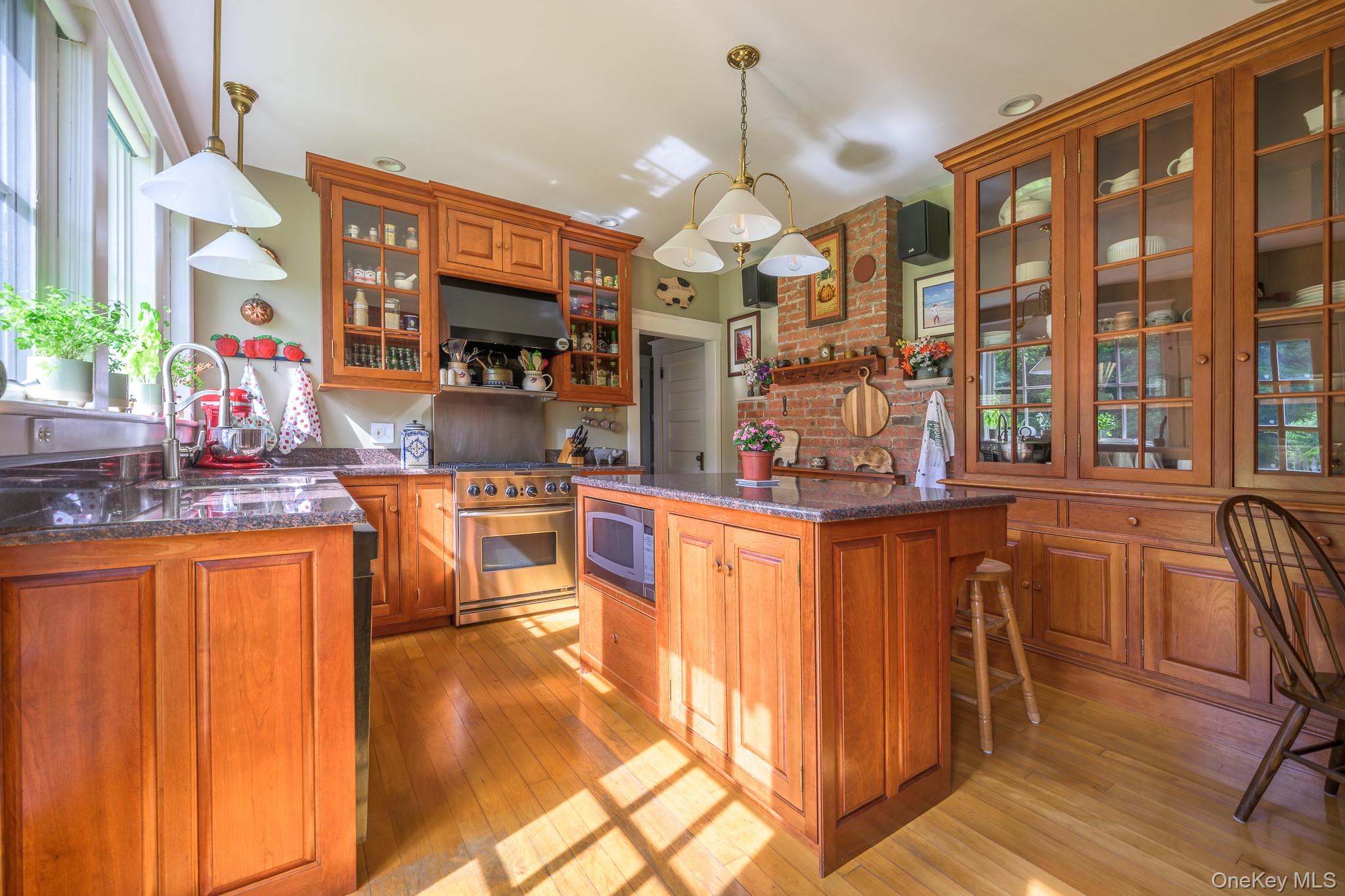 1530 River Road – For Sale photo 16