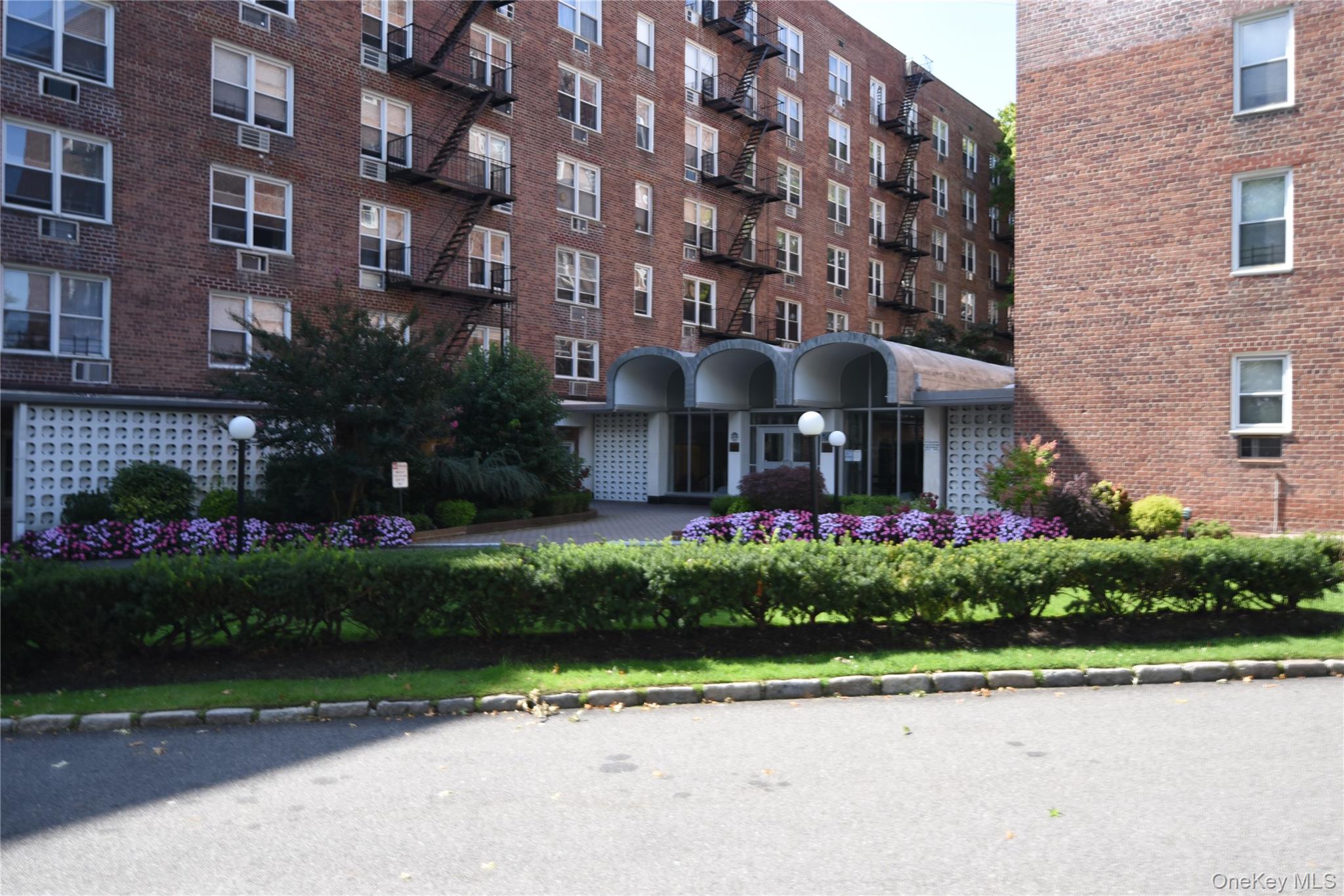 54-44 Little Neck Parkway, Unit 5U photo 2
